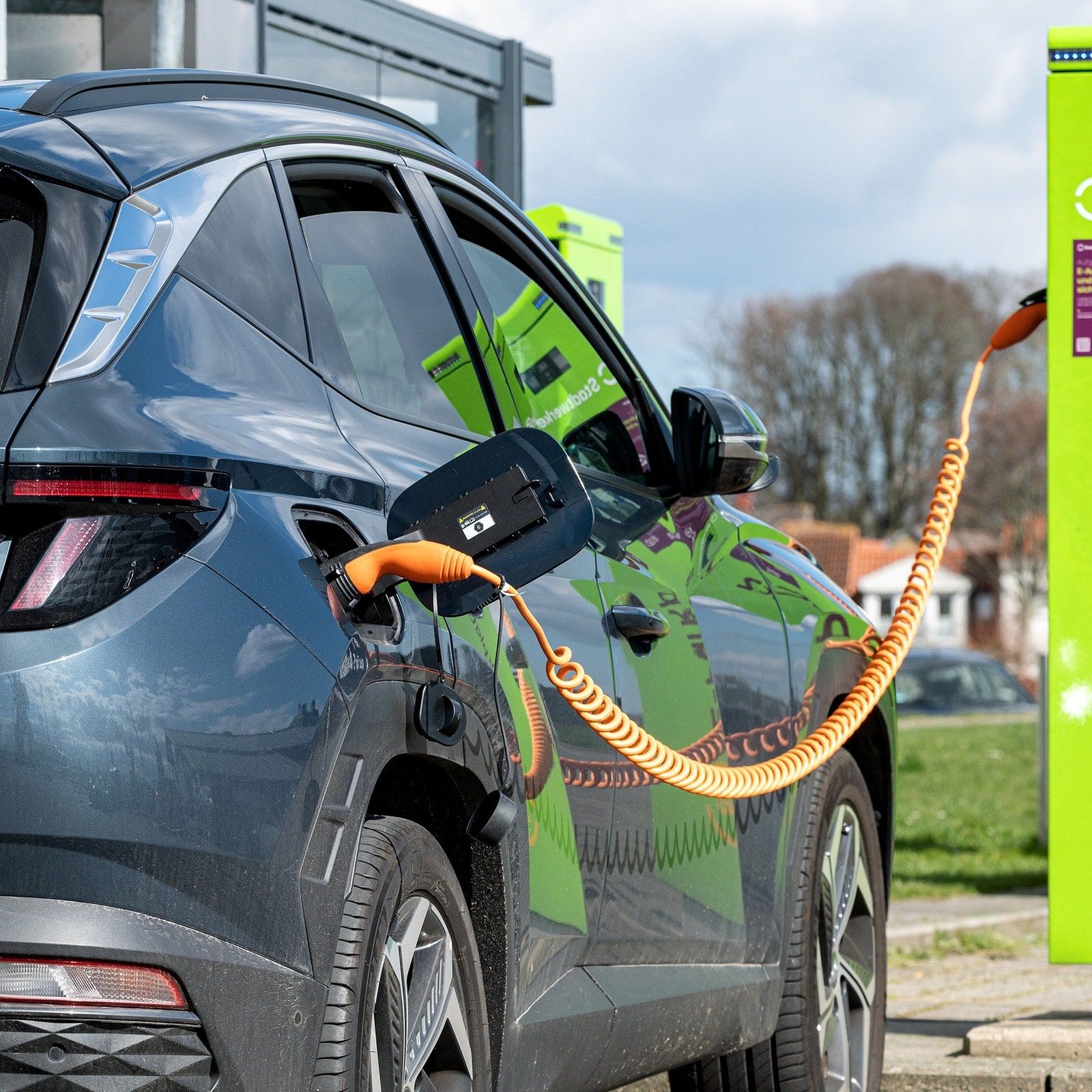 Plug-In-Hybride verbrauchen bis zu dreimal mehr Kraftstoff als angegeben