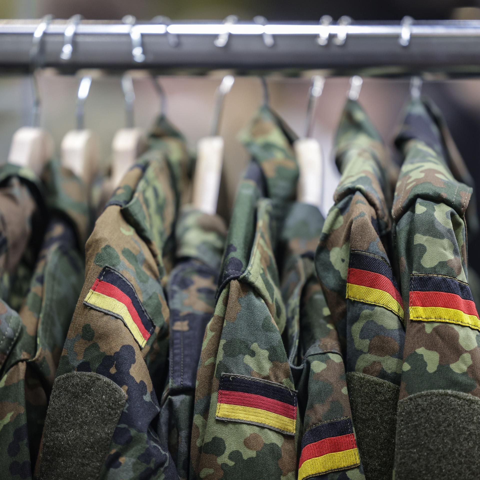 Rechtsextreme in der Bundeswehr - Hitlergruß in der Kaserne