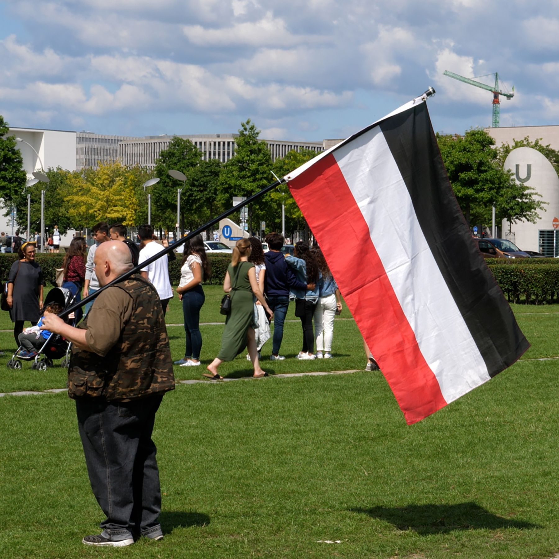 Reichsbürger gegen Deutschland - Zu Besuch bei Verschwörungstheoretikern