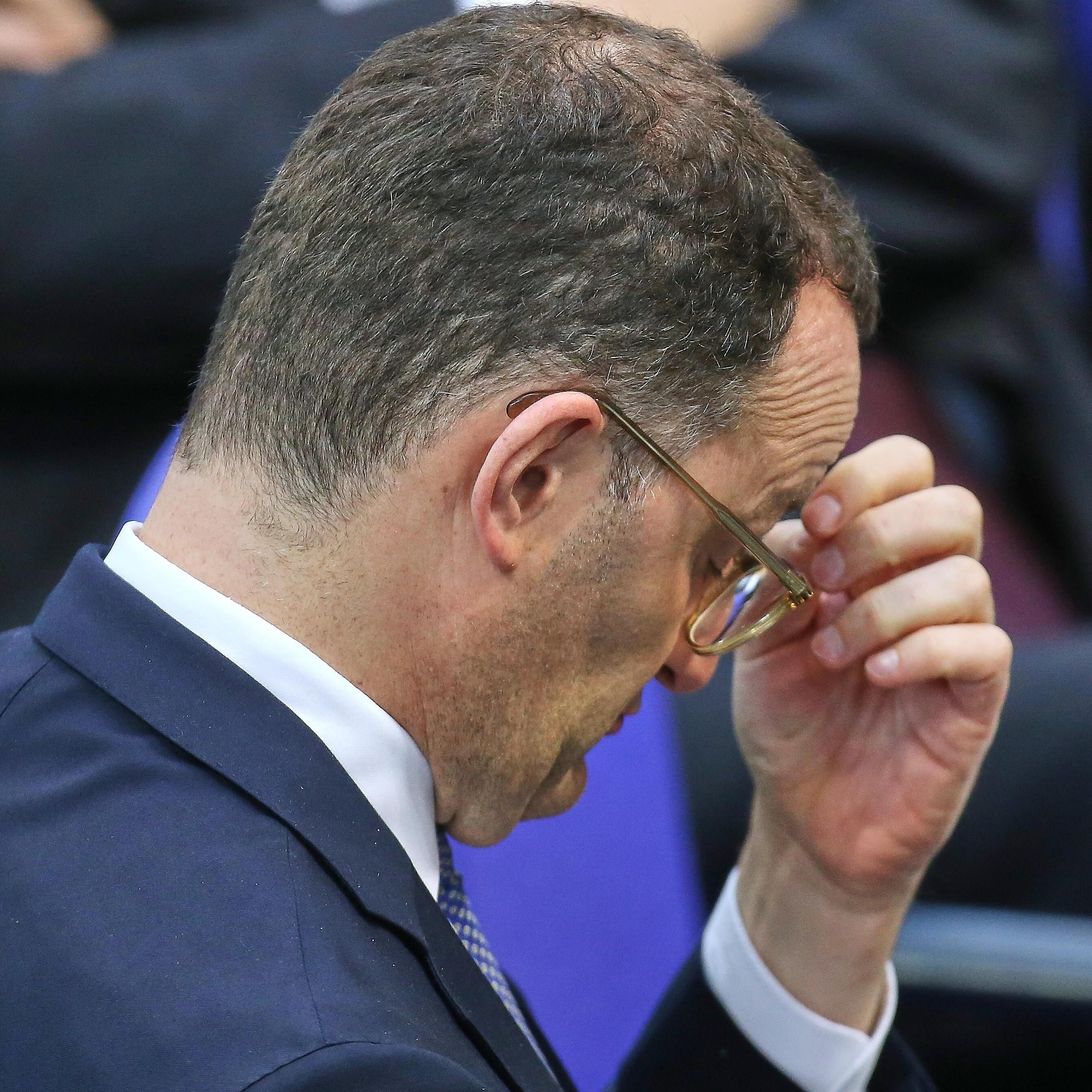 Rekordbeiträge, aber chronisch pleite: Hat Jens Spahn die Krankenkassen ausgenommen?