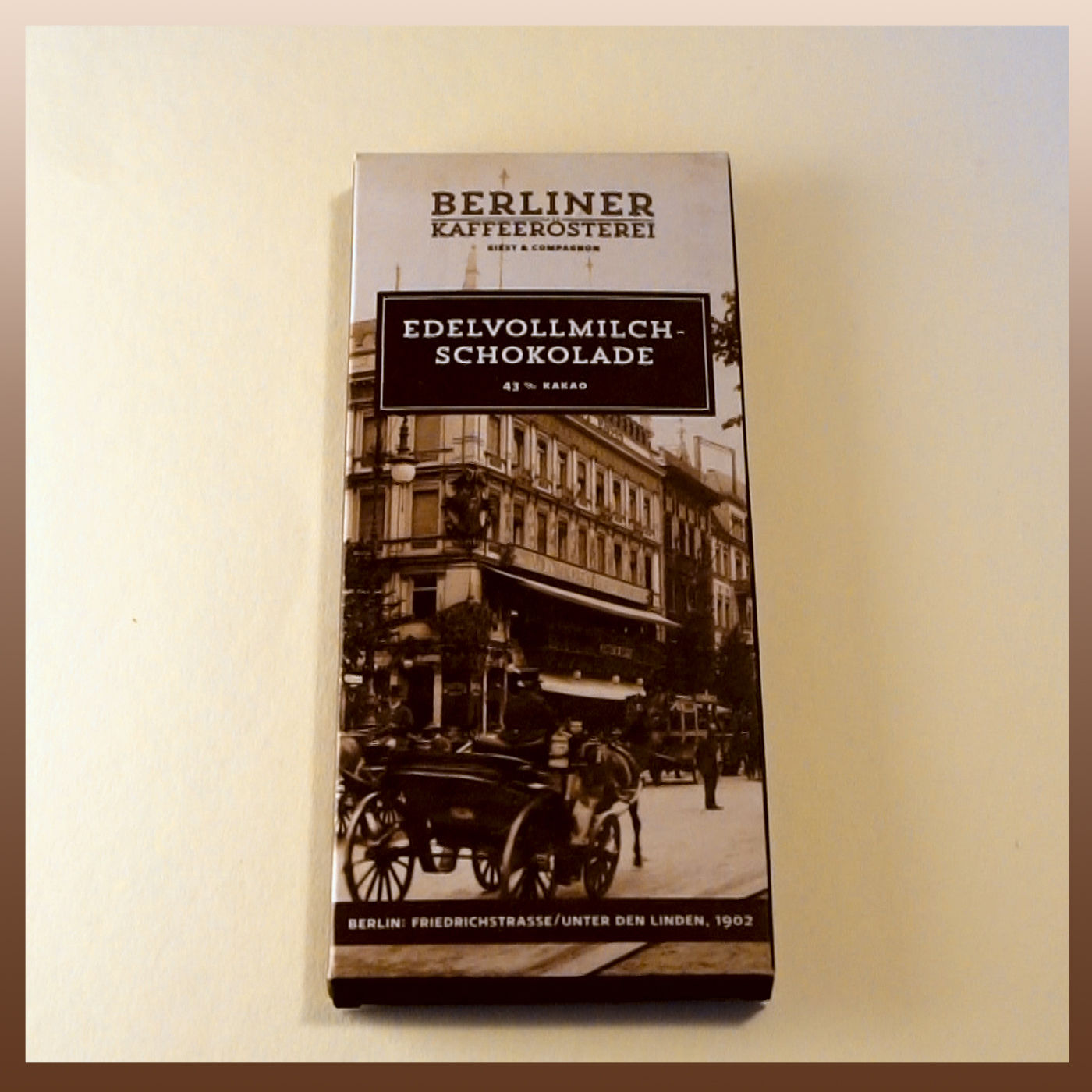 S01E04 Edelvollmilch 43% by Kaffeerösterei