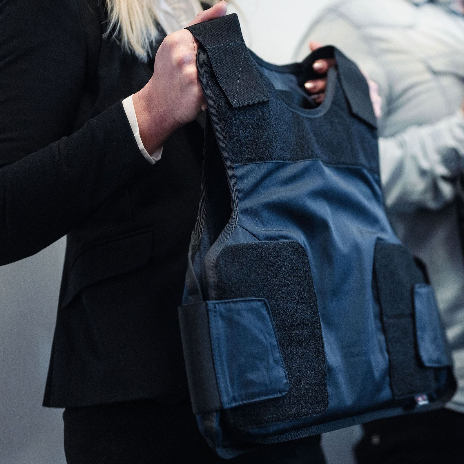 Sachsen stattet Gerichtsvollzieher mit Schutzwesten aus