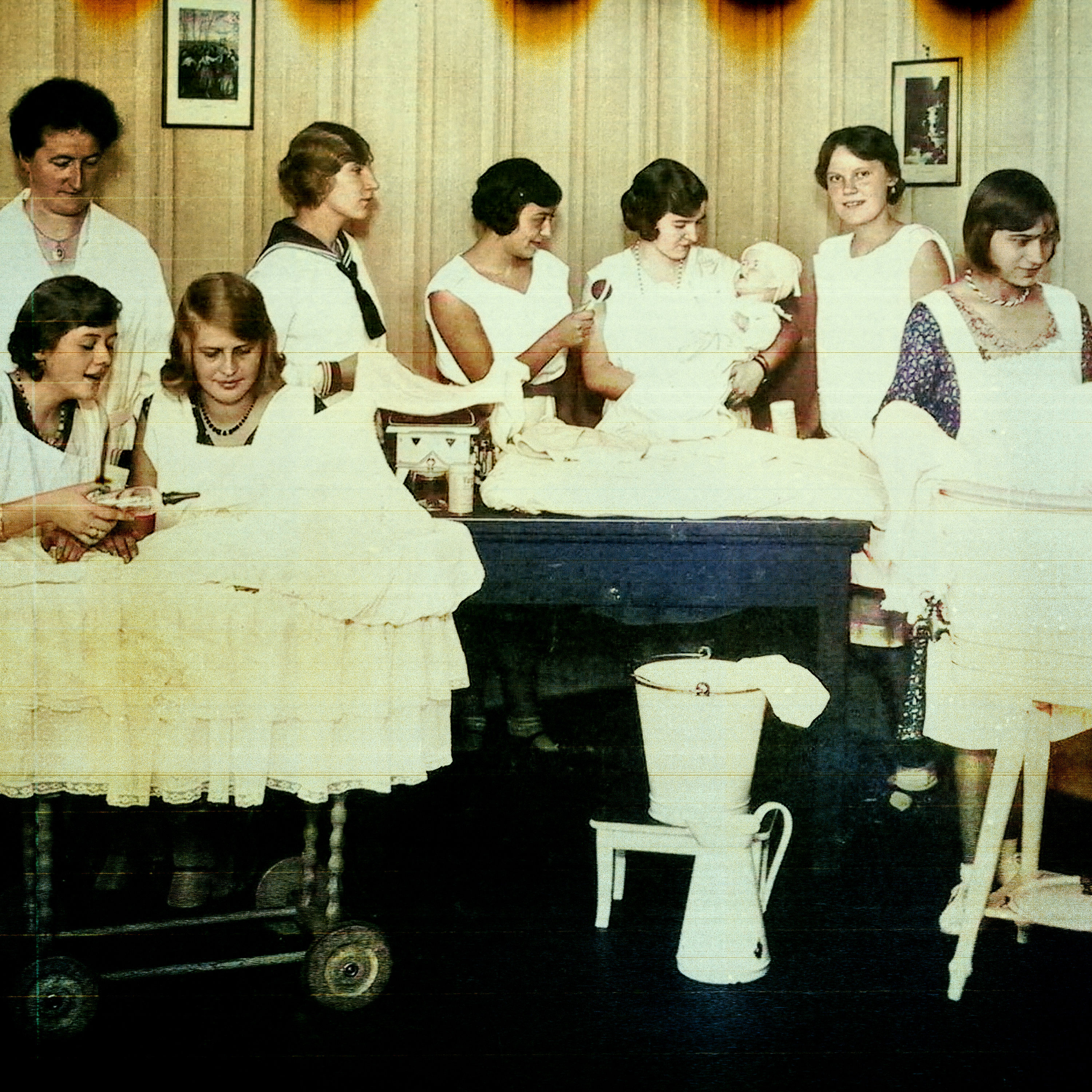 Särge im Zimmer (11/41) | Unter dem Gras darüber