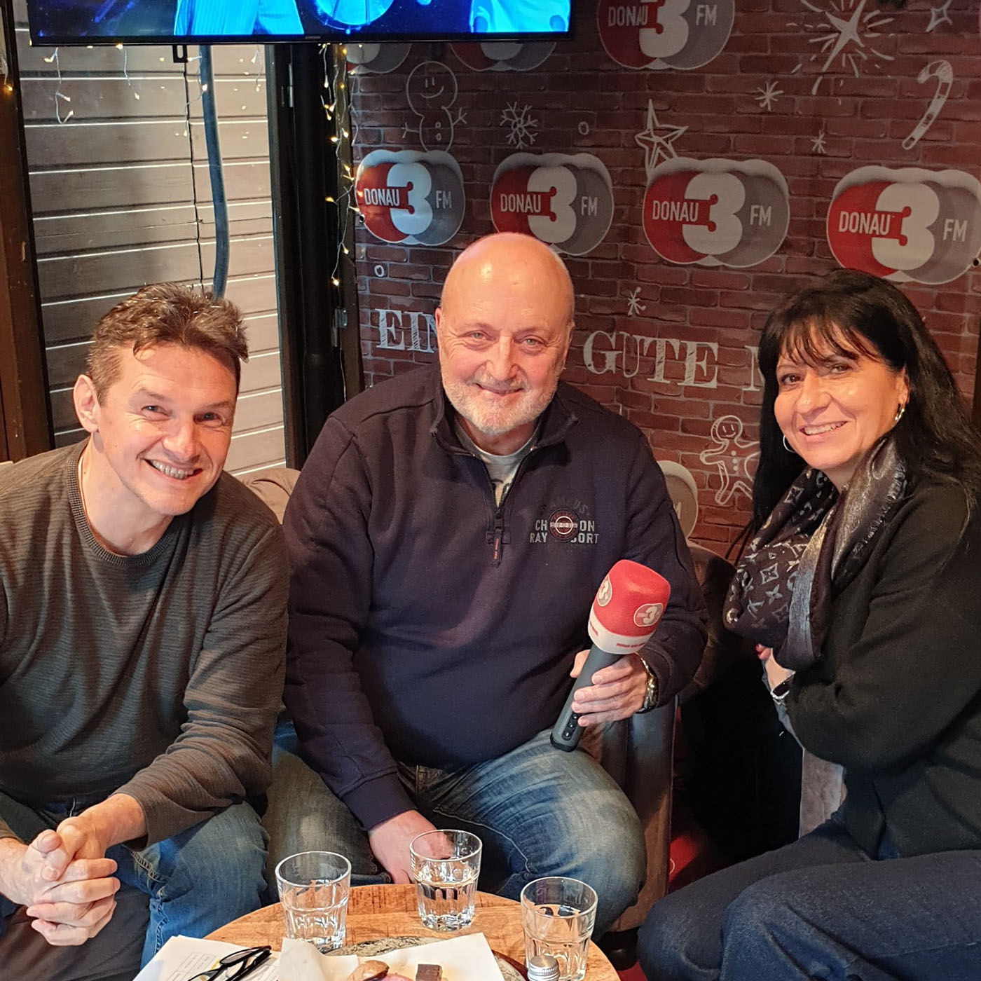 Sandra Nieberle und Markus Weber von der Ulmer Narrenzunft Im Weihnachtsmarktradio