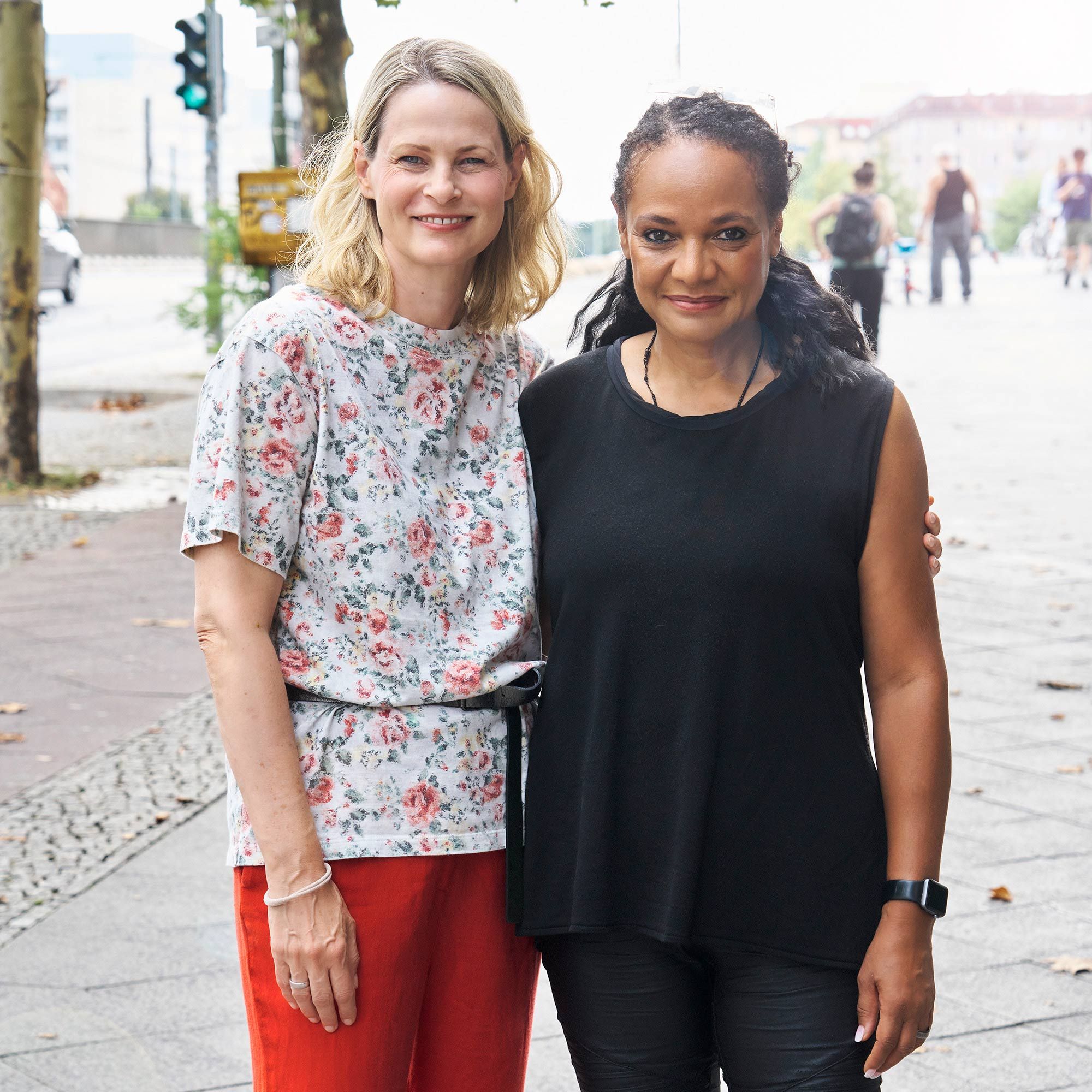 "Schokoladenkind"-Autorin Abini Zöllner im Gespräch mit Antje Riis