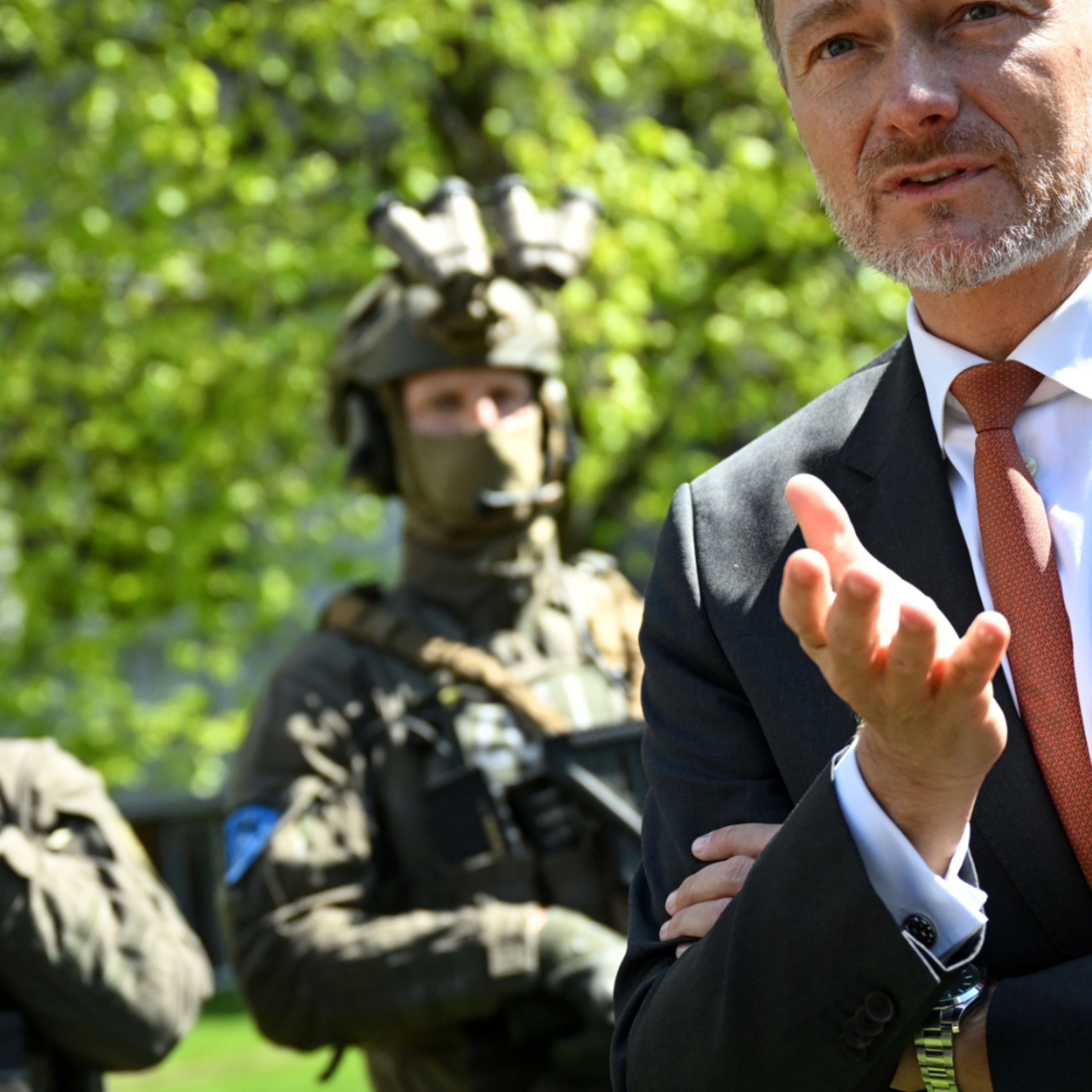 Schwarzarbeit auf dem Bau, ein Gerichtsurteil und eine Ego-Shooter-Show im Bundesfinanzministerium