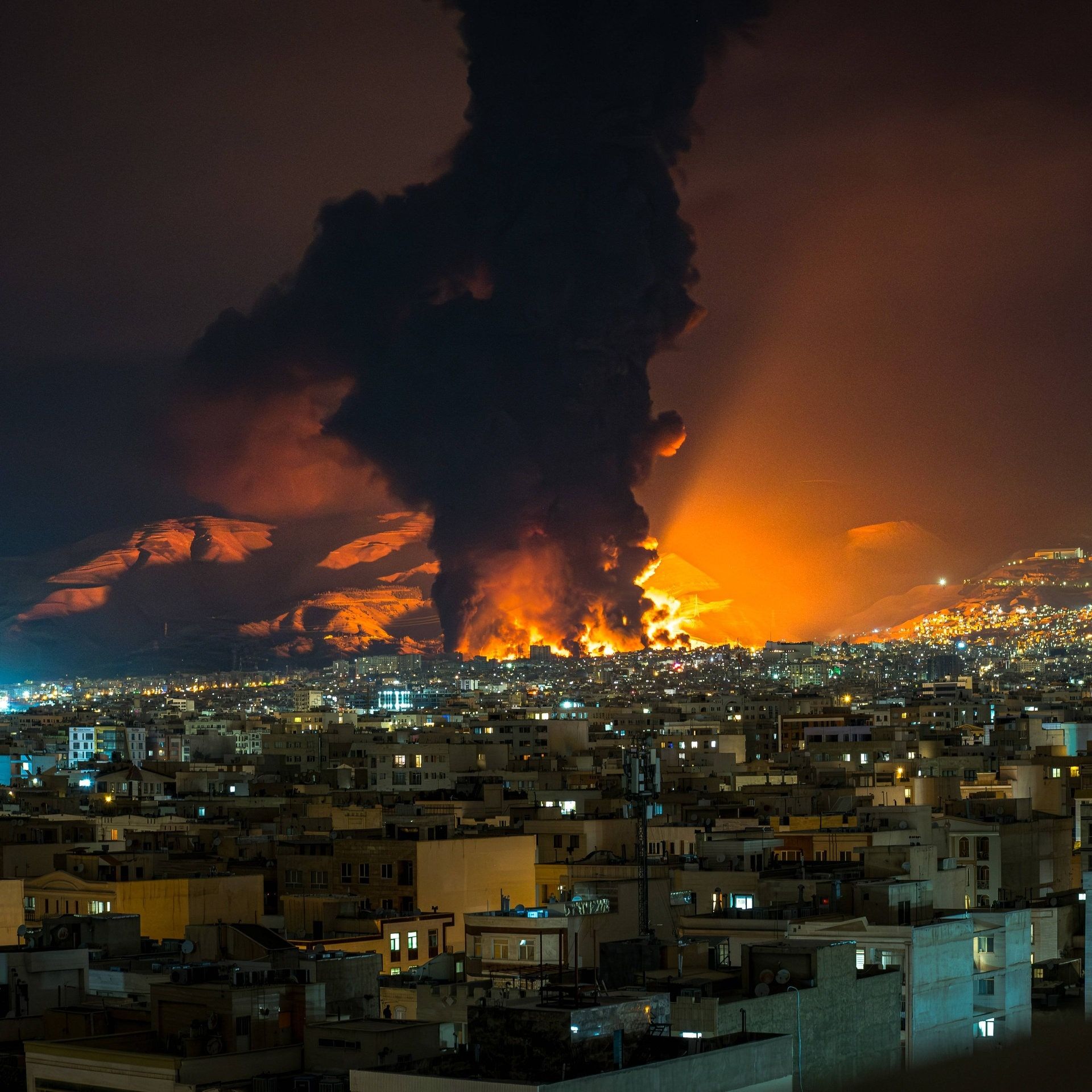 Schwarzer Regen, vergiftetes Trinkwasser, drohende Ölpest: Die verheerenden Folgen des Iran-Krieges für die Umwelt
