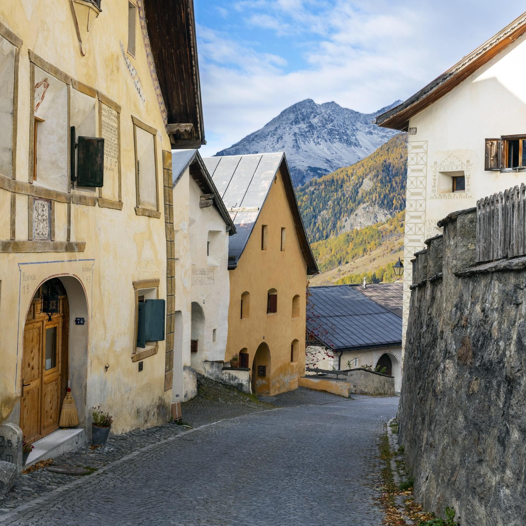 Schweiz entschleunigt: Nachhaltigkeit in Saas Fe, Langsamkeit auf der Via Engadina, Beschaulichkeit im Valposchiavo