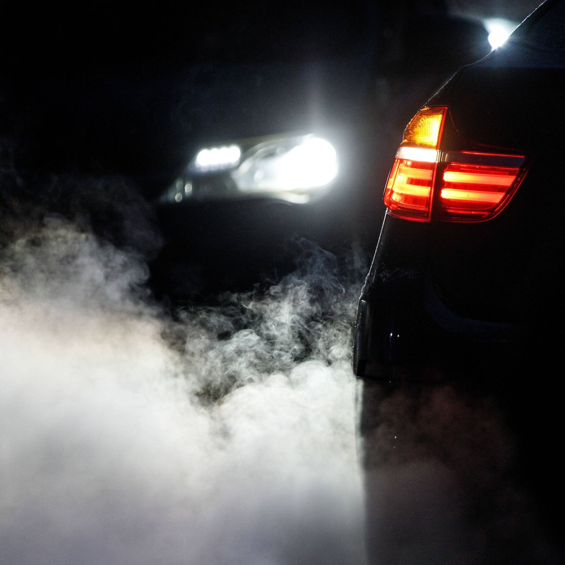 Sektlaune statt Verantwortung: Klimaklagen gegen BMW und Mercedes gescheitert