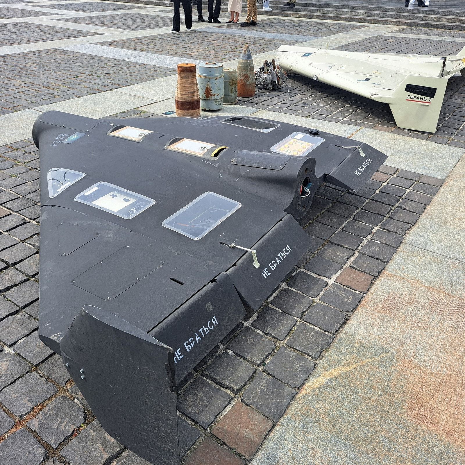 Selenskyj: Hunderte westliche Bauteile in russischen Drohnen