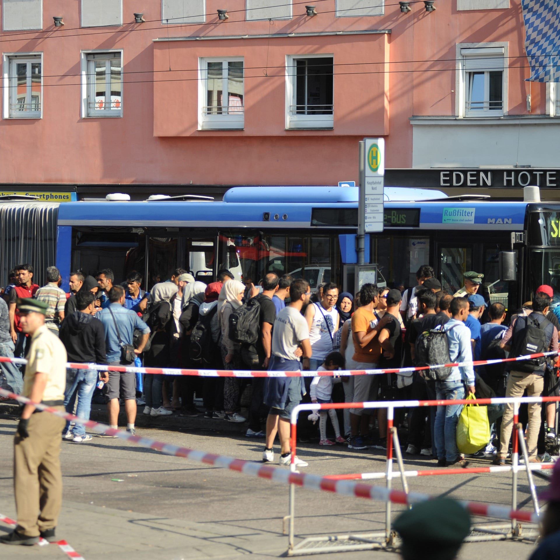 Sonderzug mit Flüchtlingen kommt in München an – Beginn der "Flüchtlingskrise" 2015/2016 | 5. und 6.9.2015