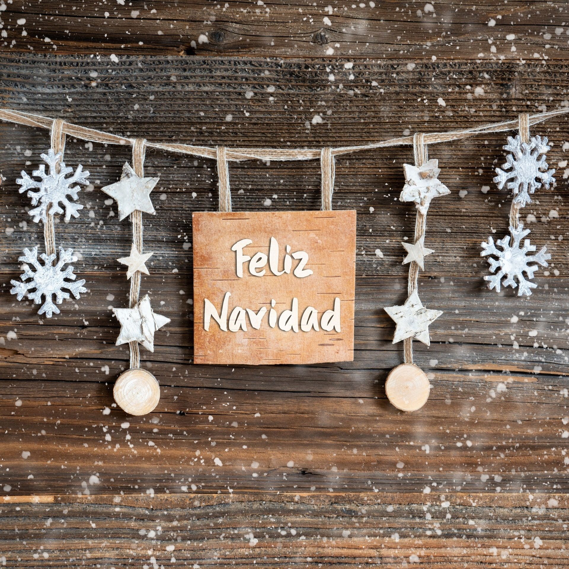 Spanien: Müll wird zu Weihnachtslichtern