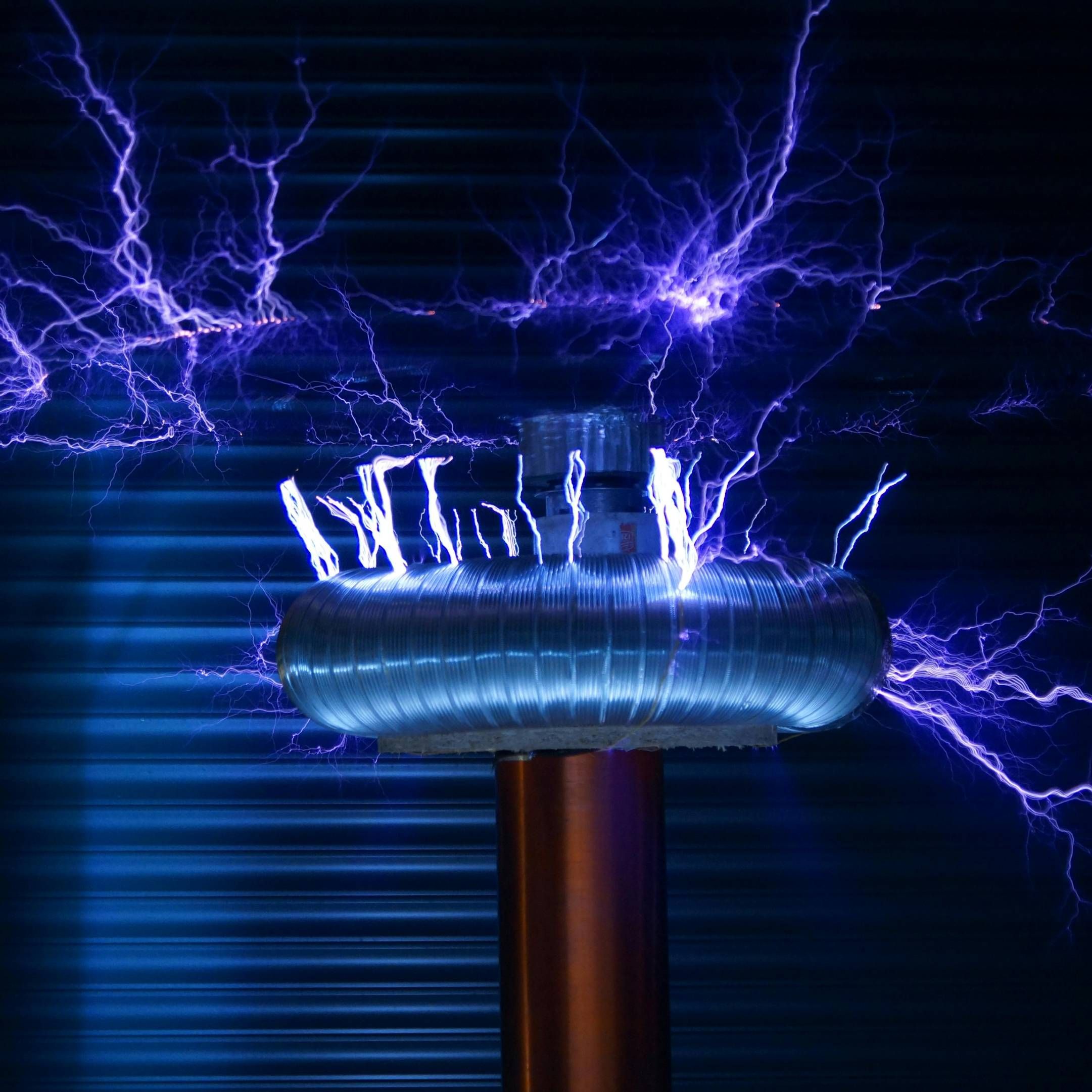 Spannung im Arbeitsalltag: Elektrische Anlagen und Betriebsmittel sicher nutzen