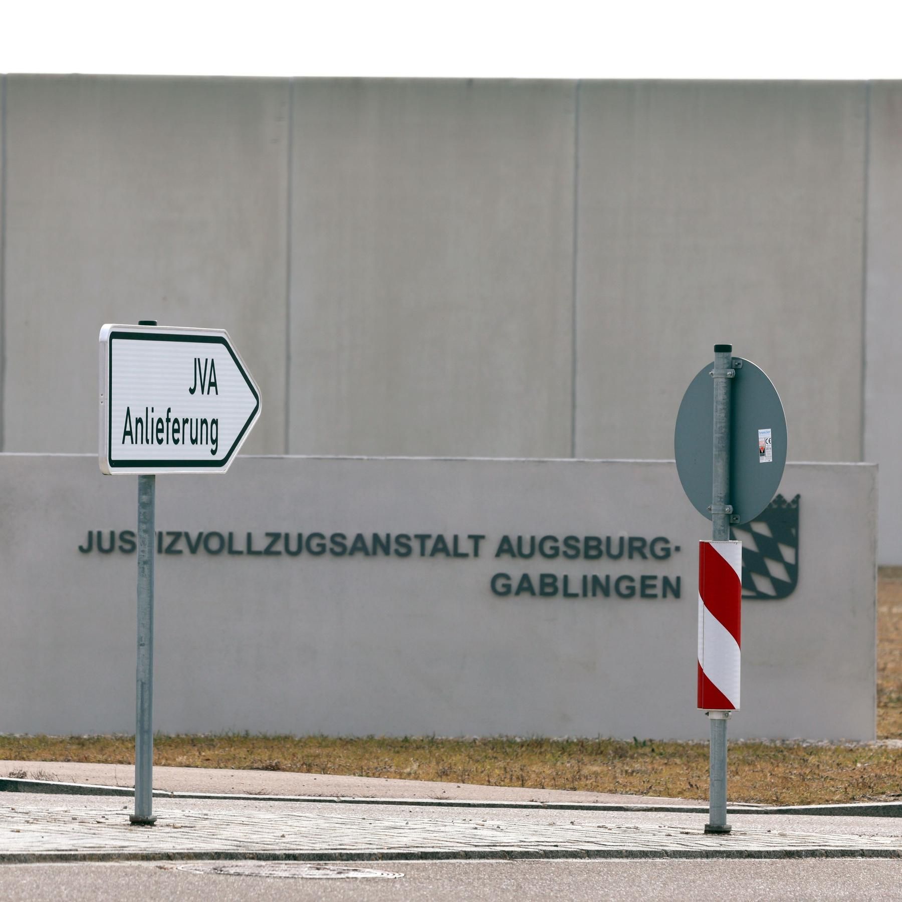 Staatsanwaltschaft klagt nach Foltervorwürfen Leitungsteam der JVA Gablingen an