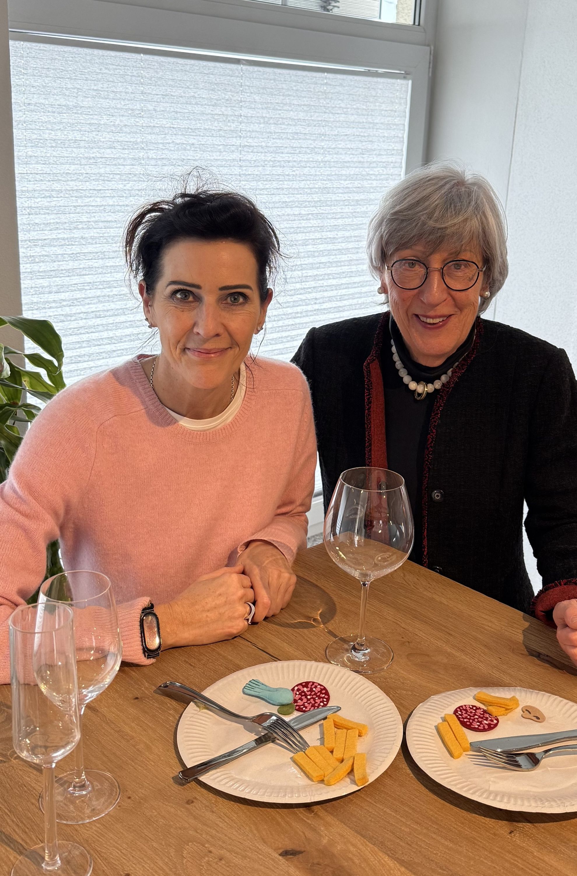 Stilvoll durchs Leben: Tipps von Knigge-Expertin Rita Deutschenbauer