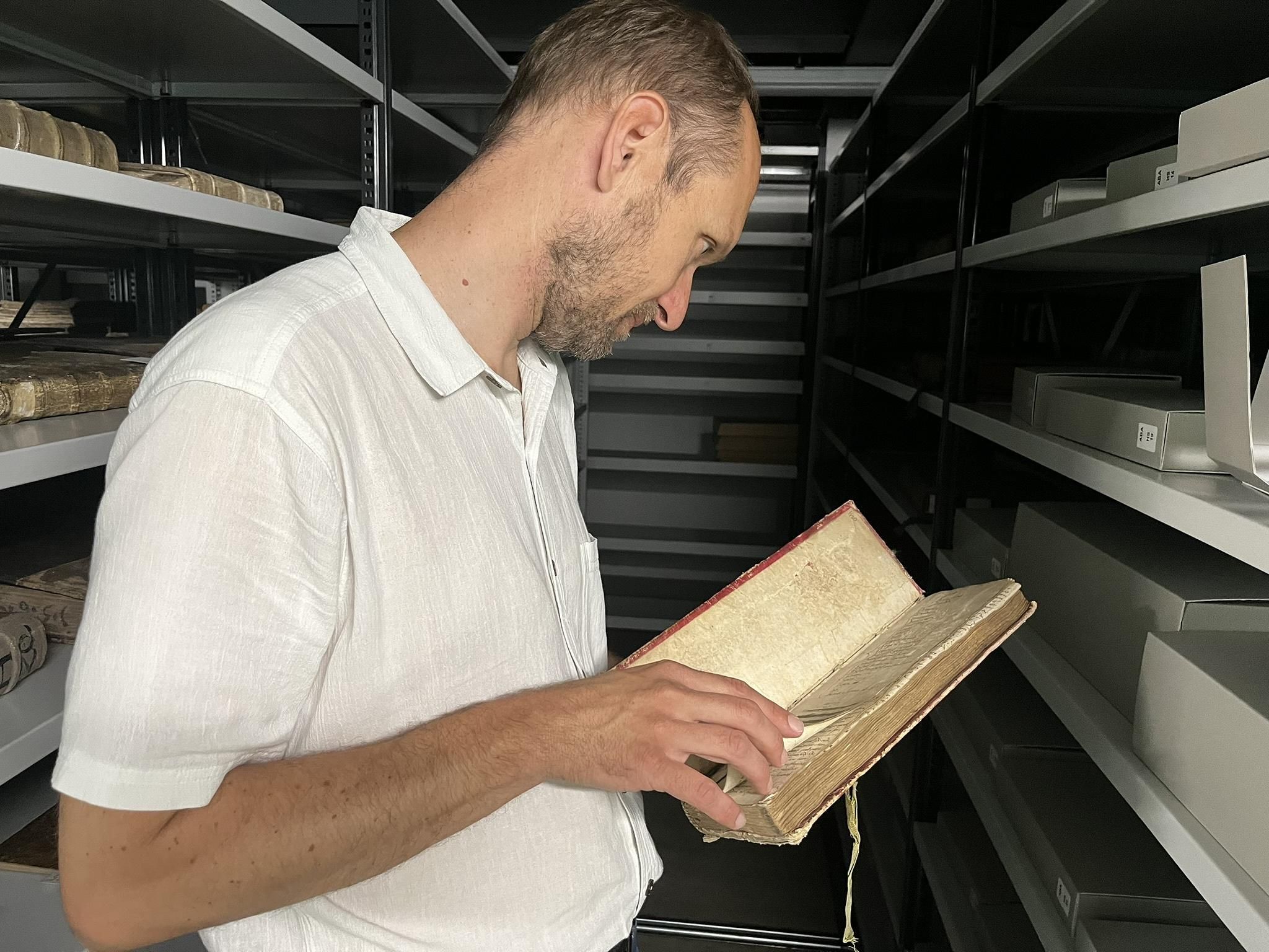 Störbern im Gedächtnis der Diözese: Der Leiter des Bistumsarchivs im Sonntagstalk