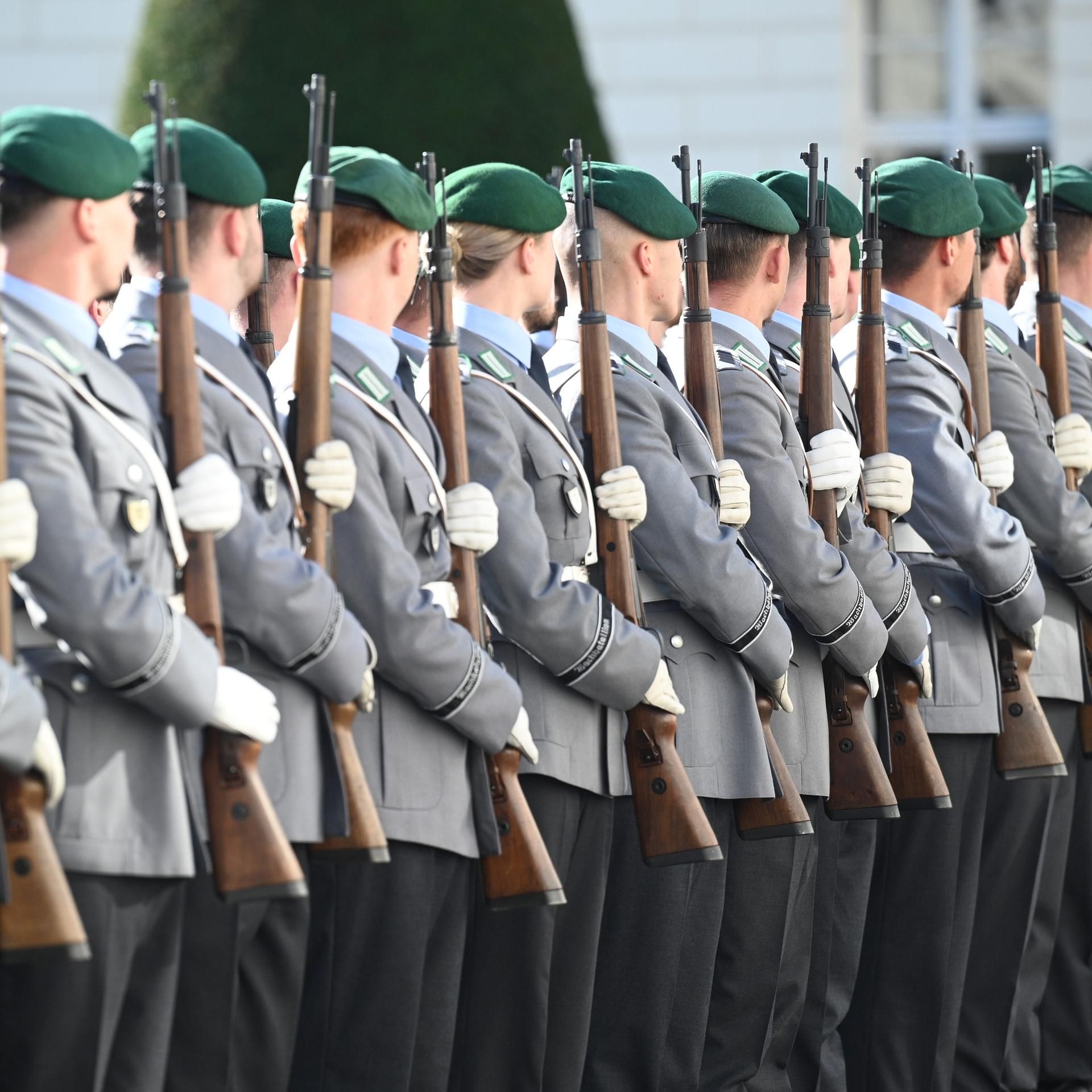 Streit um Wehrdienst - Was ist da los bei Schwarz-Rot?