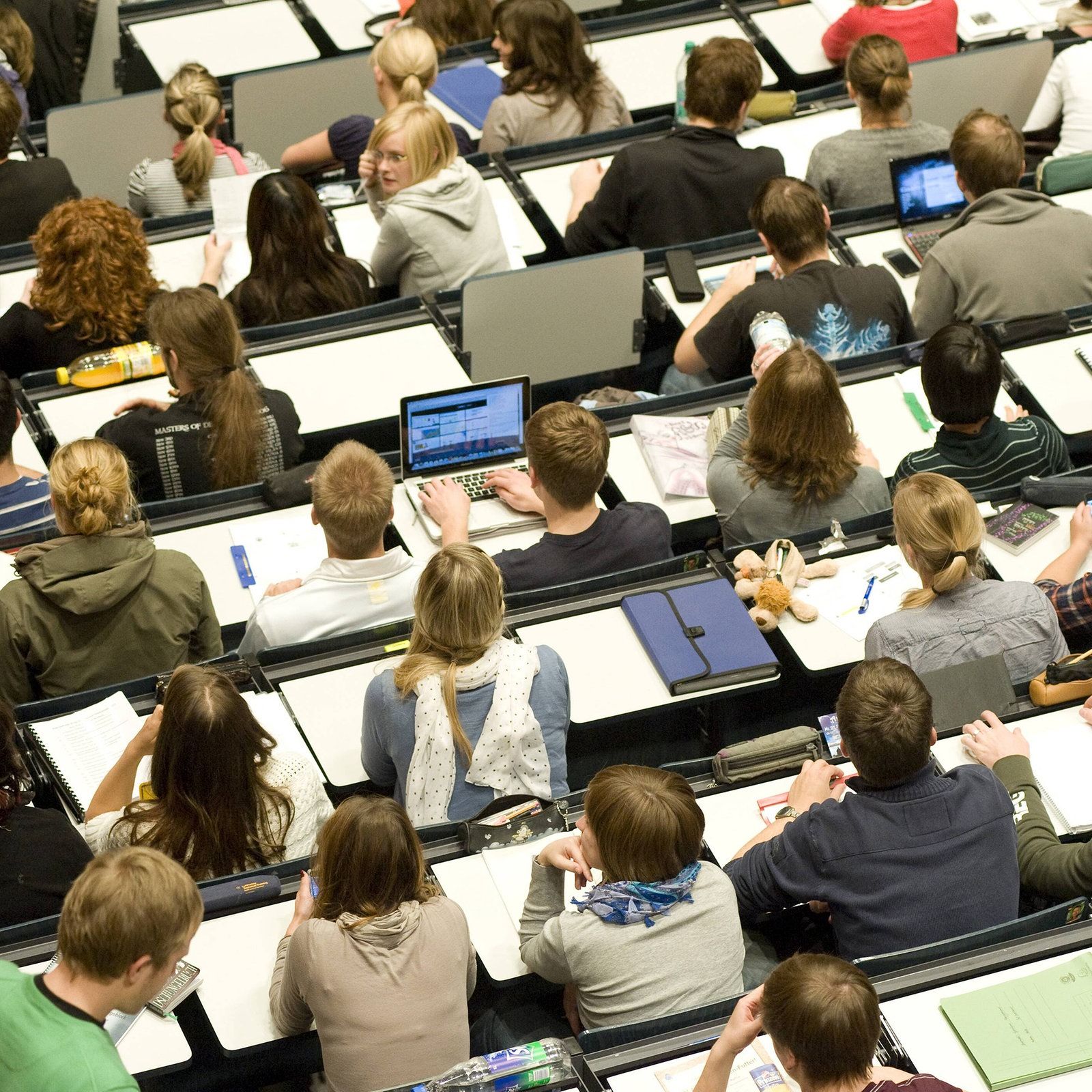 Studium in Jena: Wie finanzieren sich ausländische Bewerber?