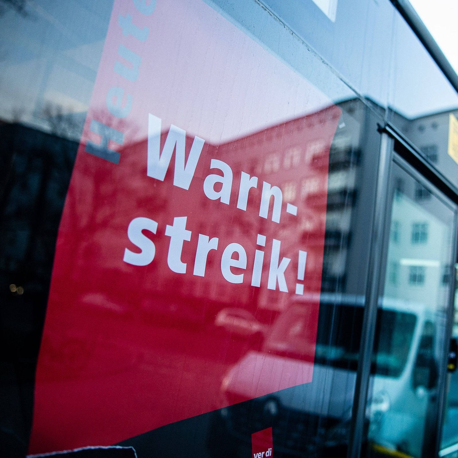 Tagelanger Stillstand im öffentlichen Nahverkehr