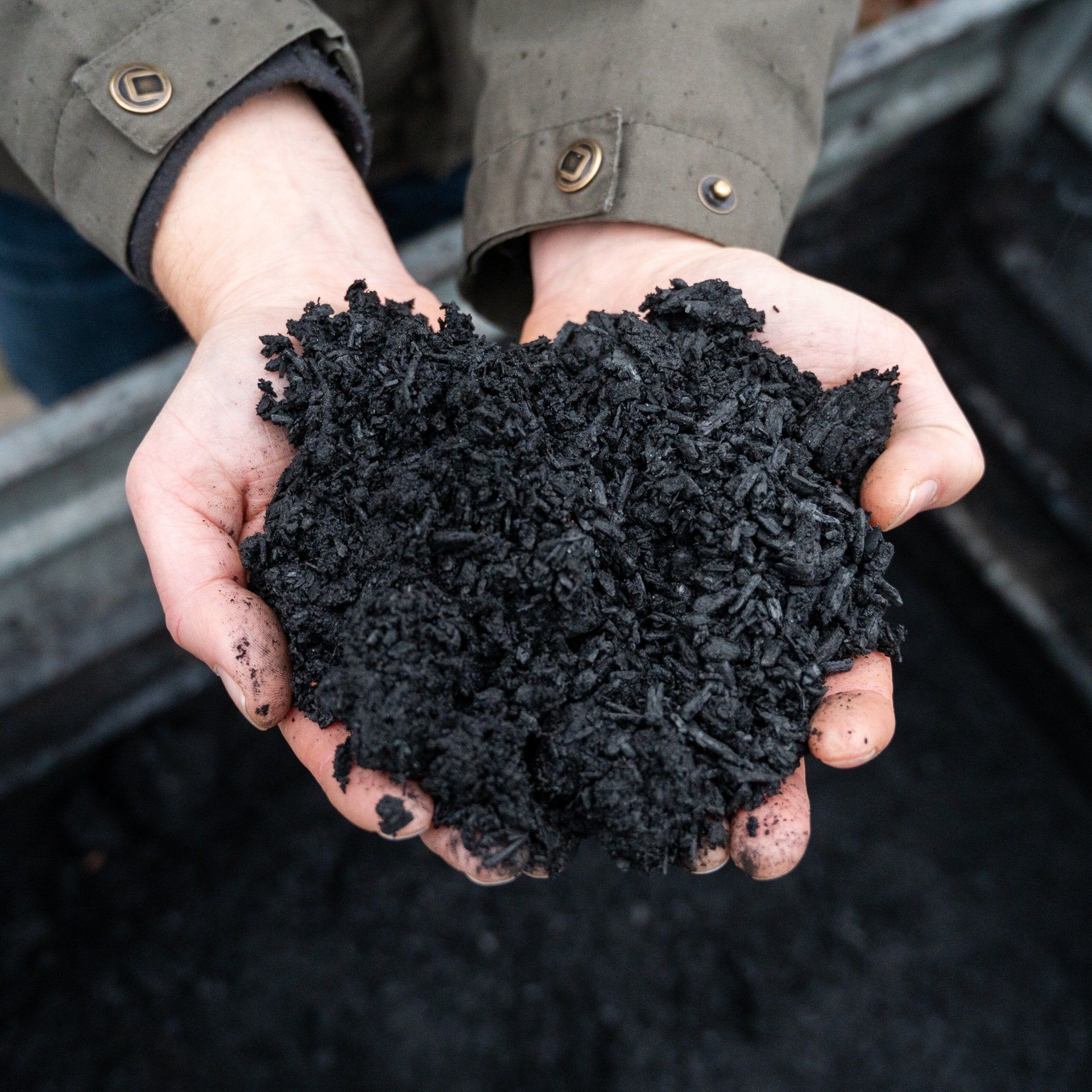 Terra Preta: Wie die spezielle Pflanzenkohle unsere Böden fruchtbarer machen kann