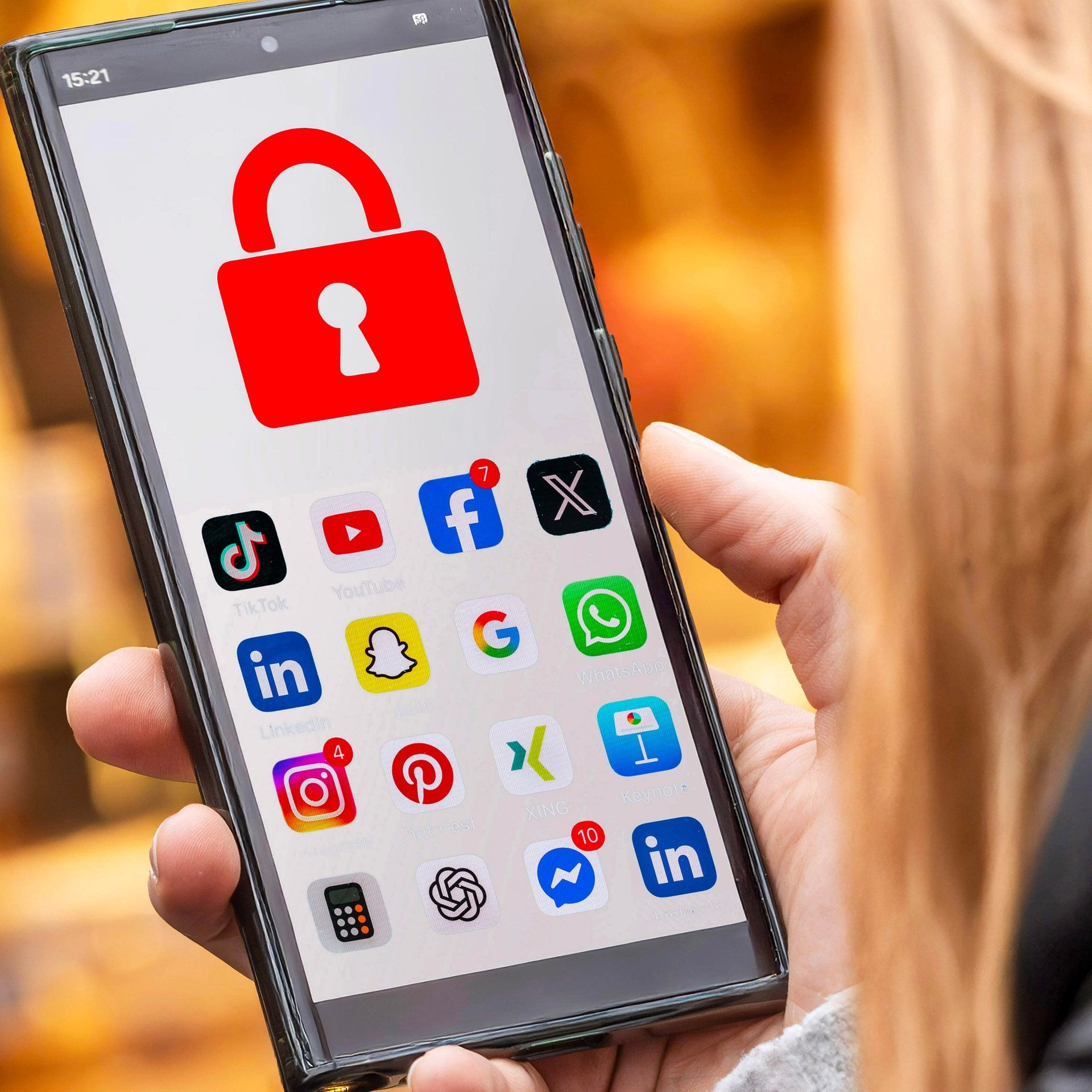 TikTok, Snapchat & Co – Gehören soziale Medien für Kinder verboten?