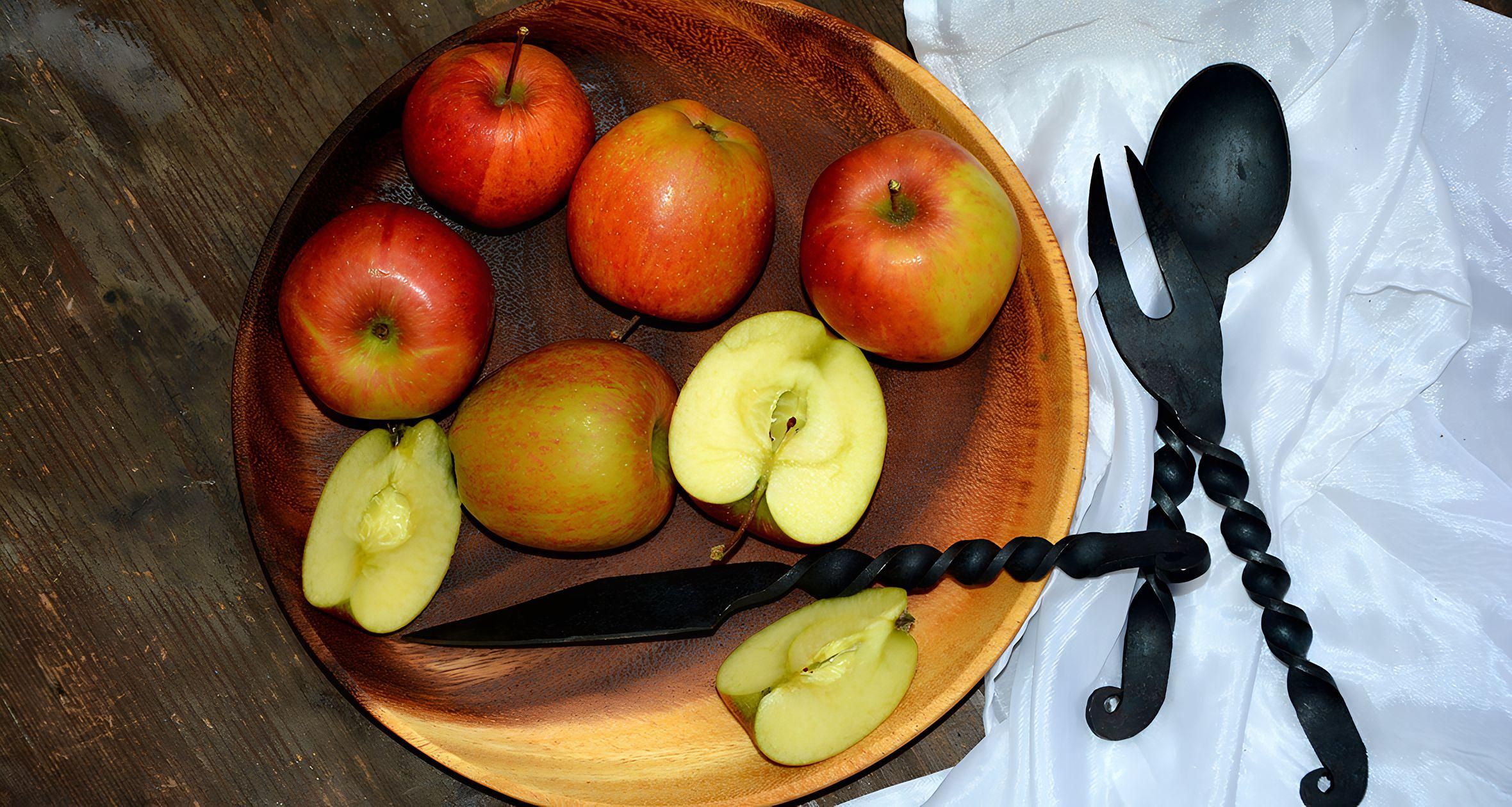 Tischsitten des Mittelalters: Besteck und Etikette