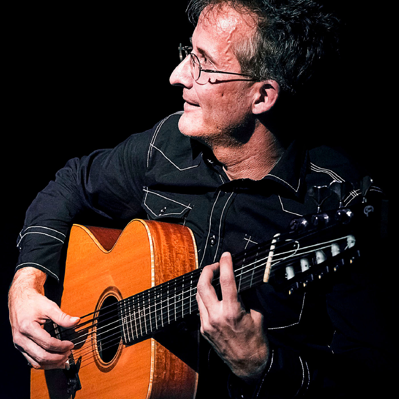 Torsten Turinsky - Musiker, Mikrofon-Auskenner und Hersteller von Zigarrenkisten-Gitarren aus Chemnitz