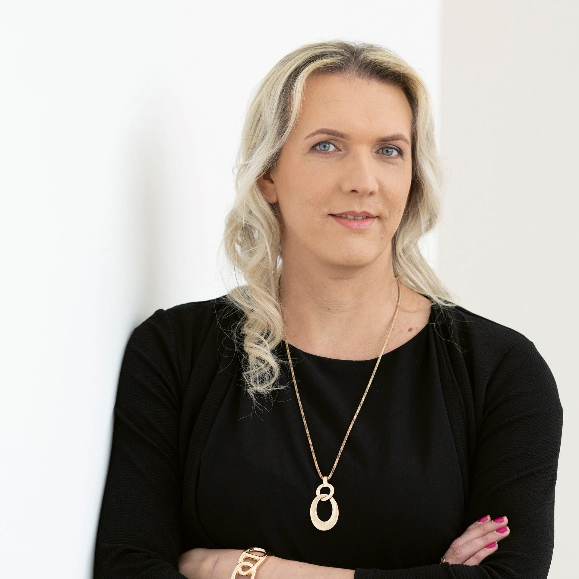 trans*Frau und Aktivistin Julia Monro setzt sich gegen Diskriminierung von trans*Menschen ein | SWR1 Leute
