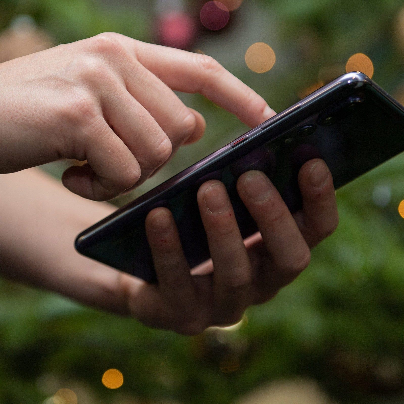 Über die Feiertage: Hälfte der Berufstätigen ist trotz Urlaub dienstlich erreichbar