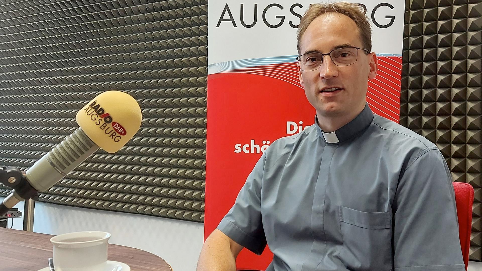 Ulrichswoche: Pfarrer Hänsler zu Gast bei "Cappuccino"