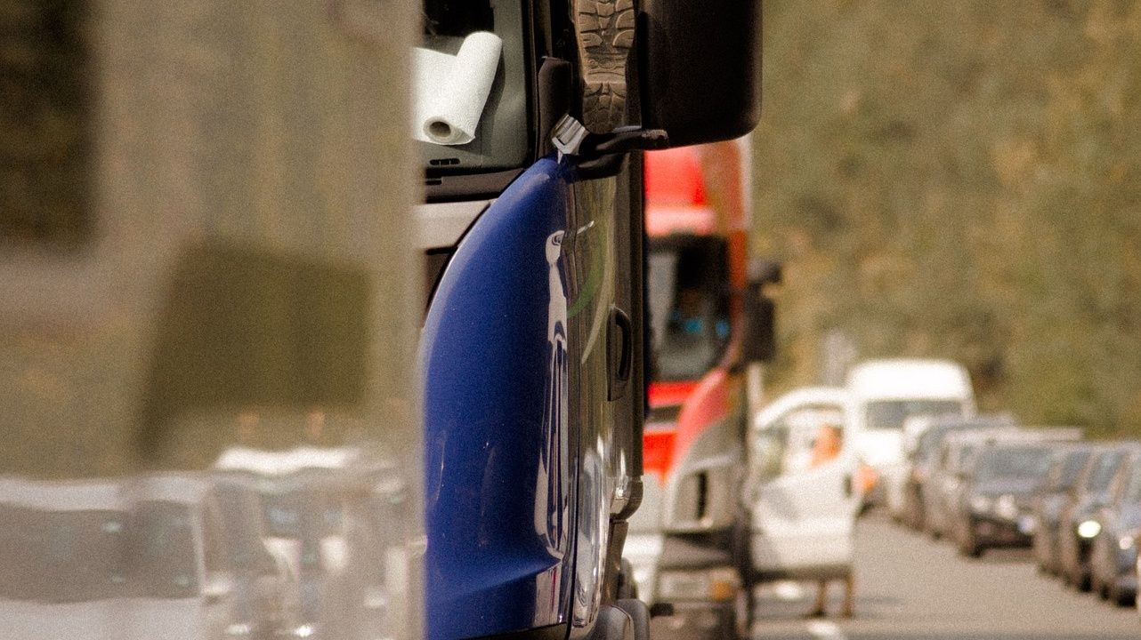 Unfall- und Stau-Falle: B30-Umleitung durch Hochdorf - das sind die Alternativen!