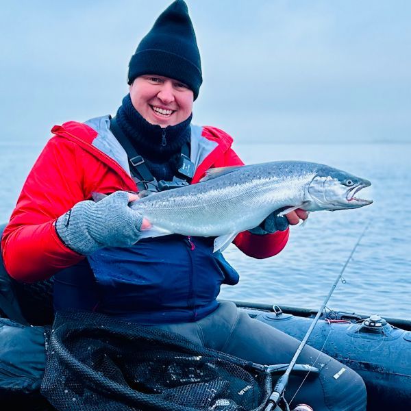 Unglaublicher Drill - unsere erste Meerforelle vom Bellyboot | #138