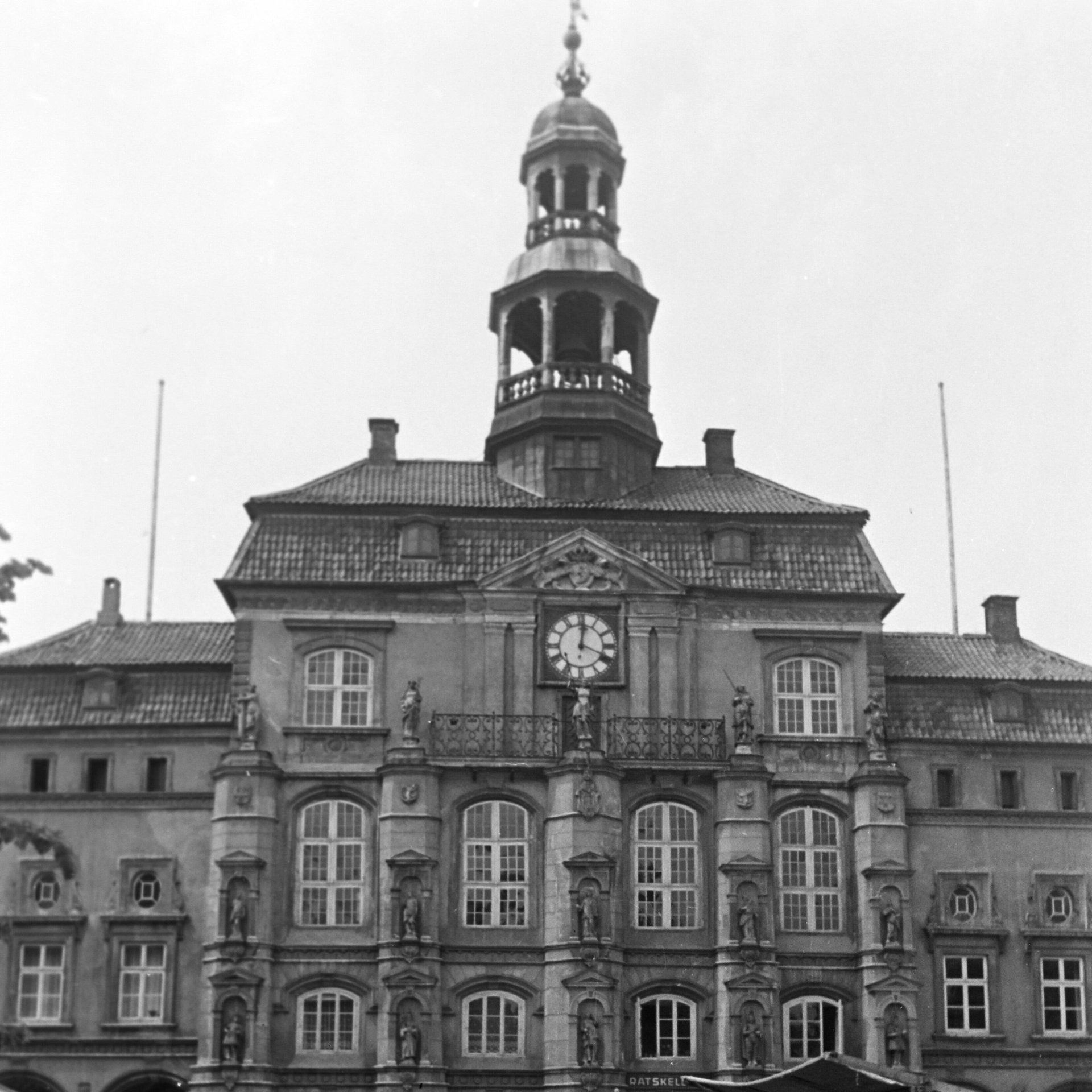 V-Day in Germany – Wie die Bevölkerung in Lüneburg die Kapitulation aufnimmt | 8.5.1945