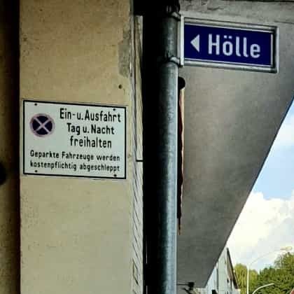 Verflucht sind, die Unheil tun, weil sie die Macht haben