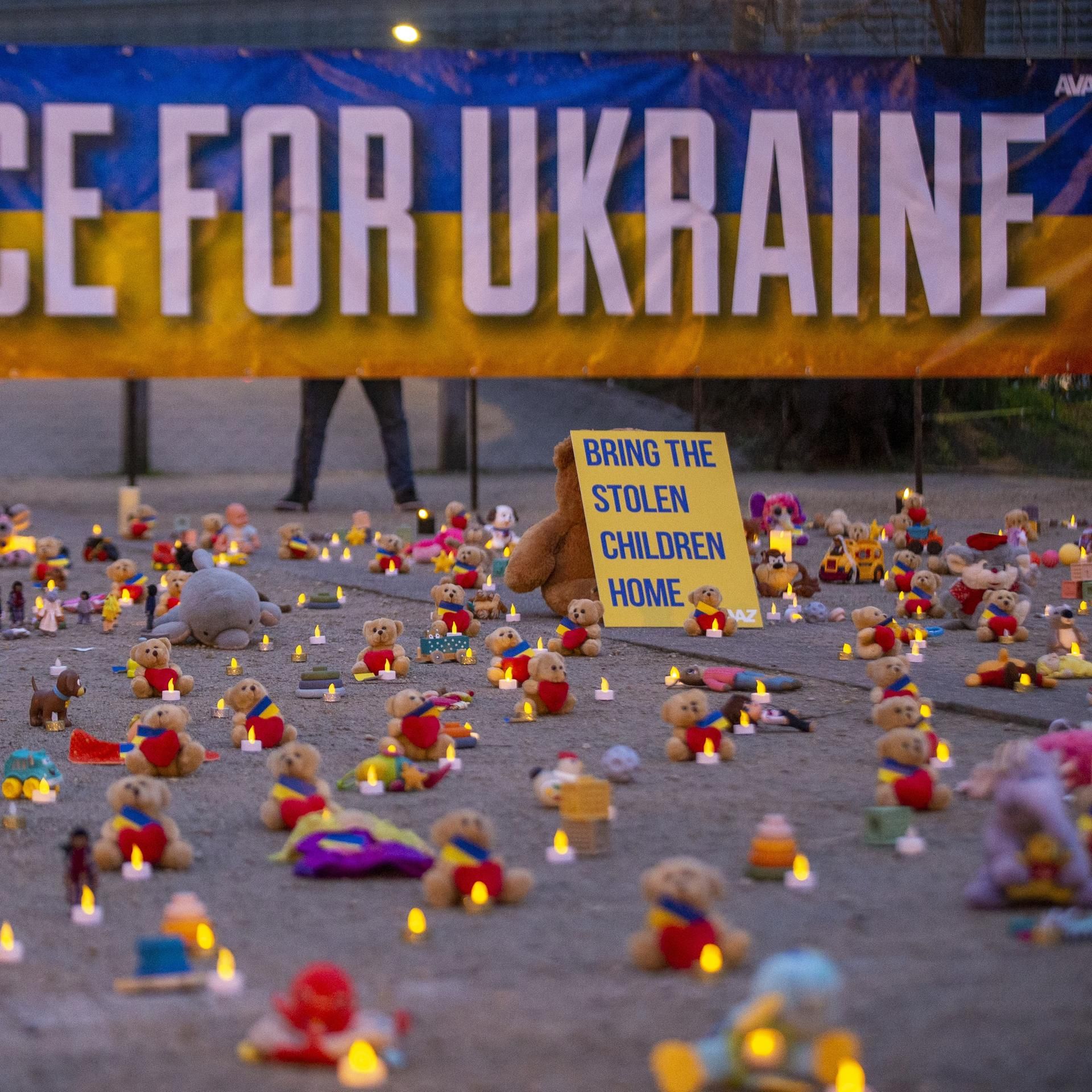 Vier Jahre Ukraine-Krieg - Wie Russland ukrainische Kinder umerzieht