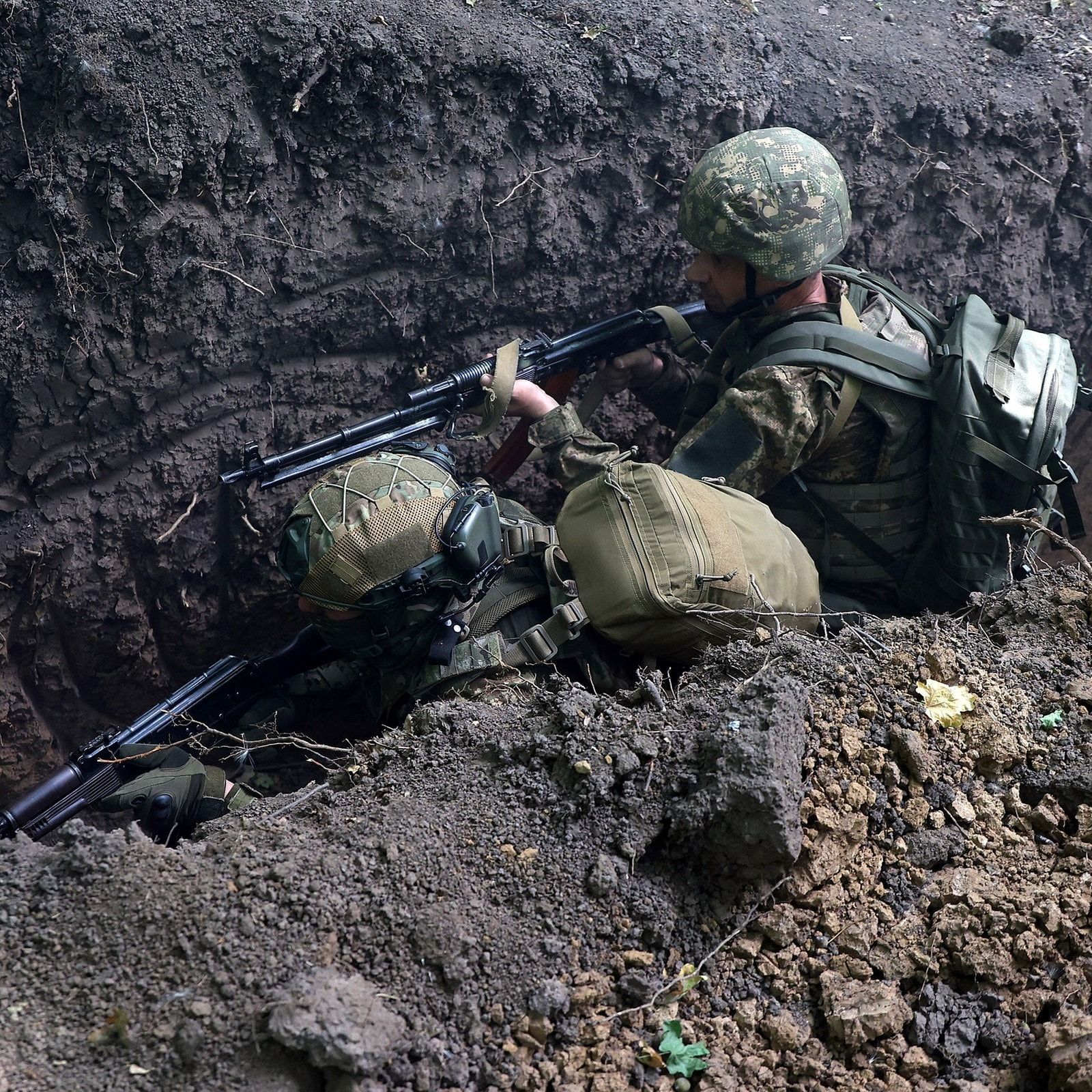Waffe statt Pinsel: Ein Künstler muss in den Krieg