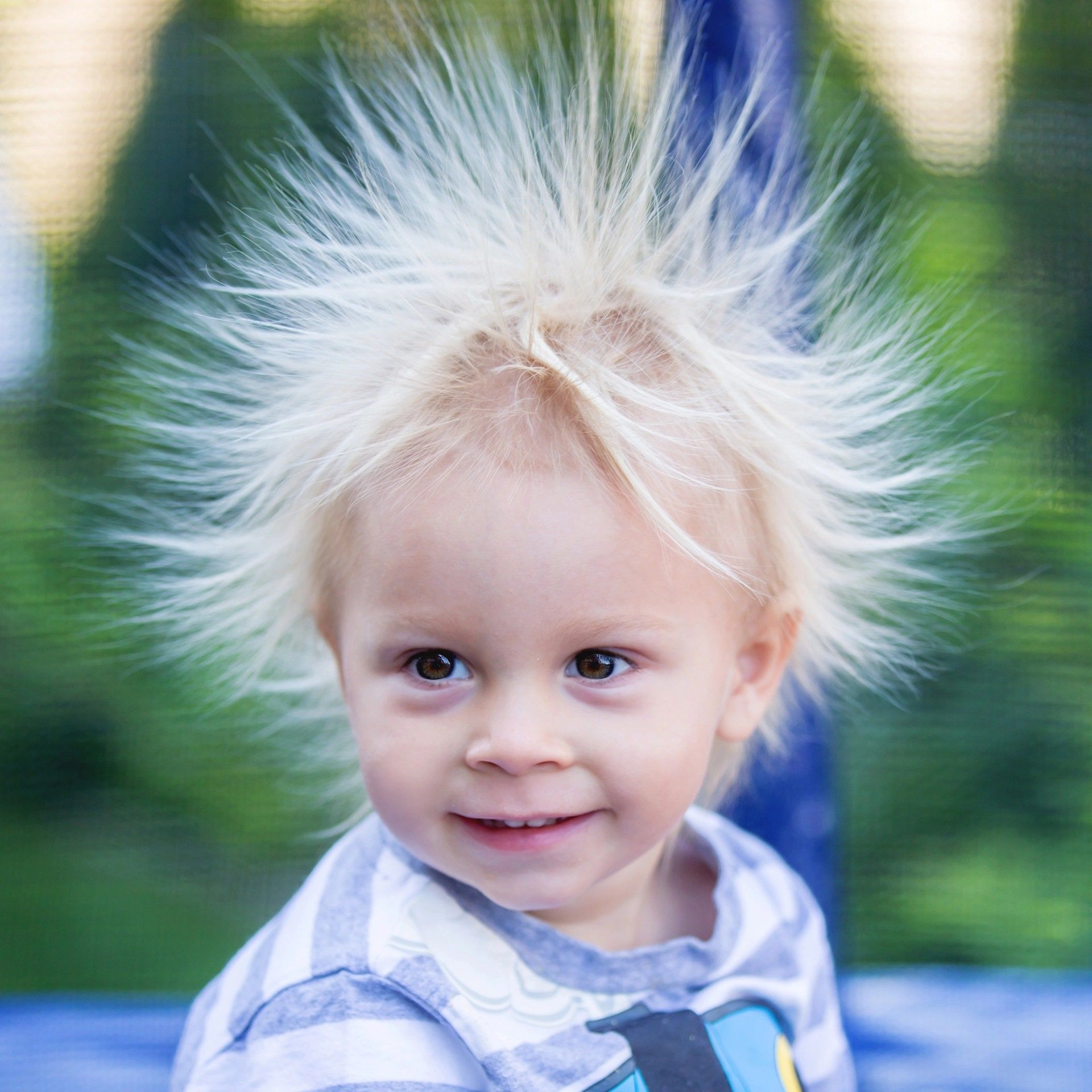 Warum bin ich manchmal elektrisch aufgeladen?