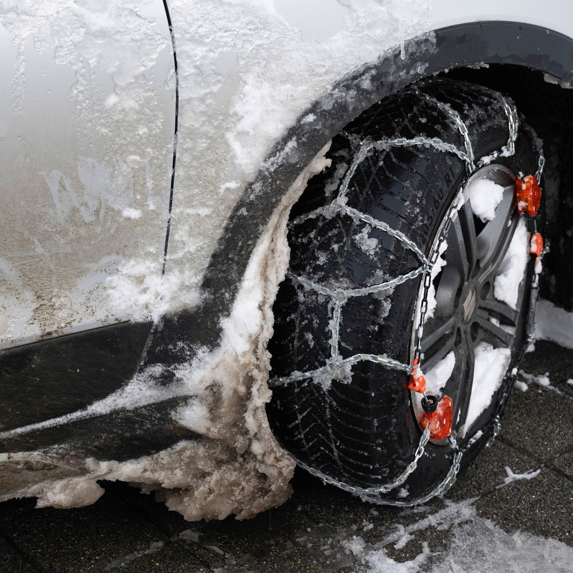 Warum darf man mit Schneeketten nur 50 km/h fahren?