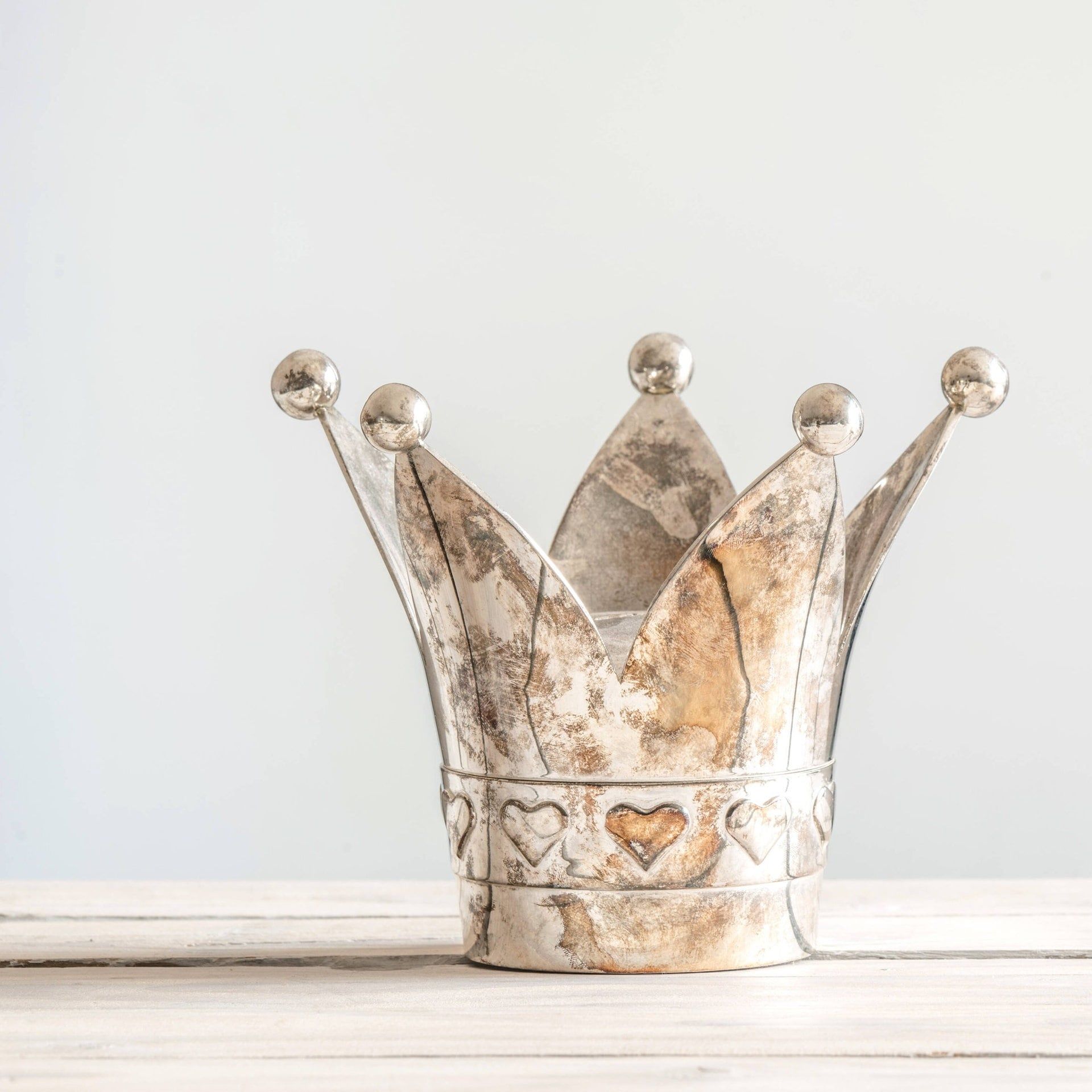 Warum sagt man: "Dir fällt kein Zacken aus der Krone"?