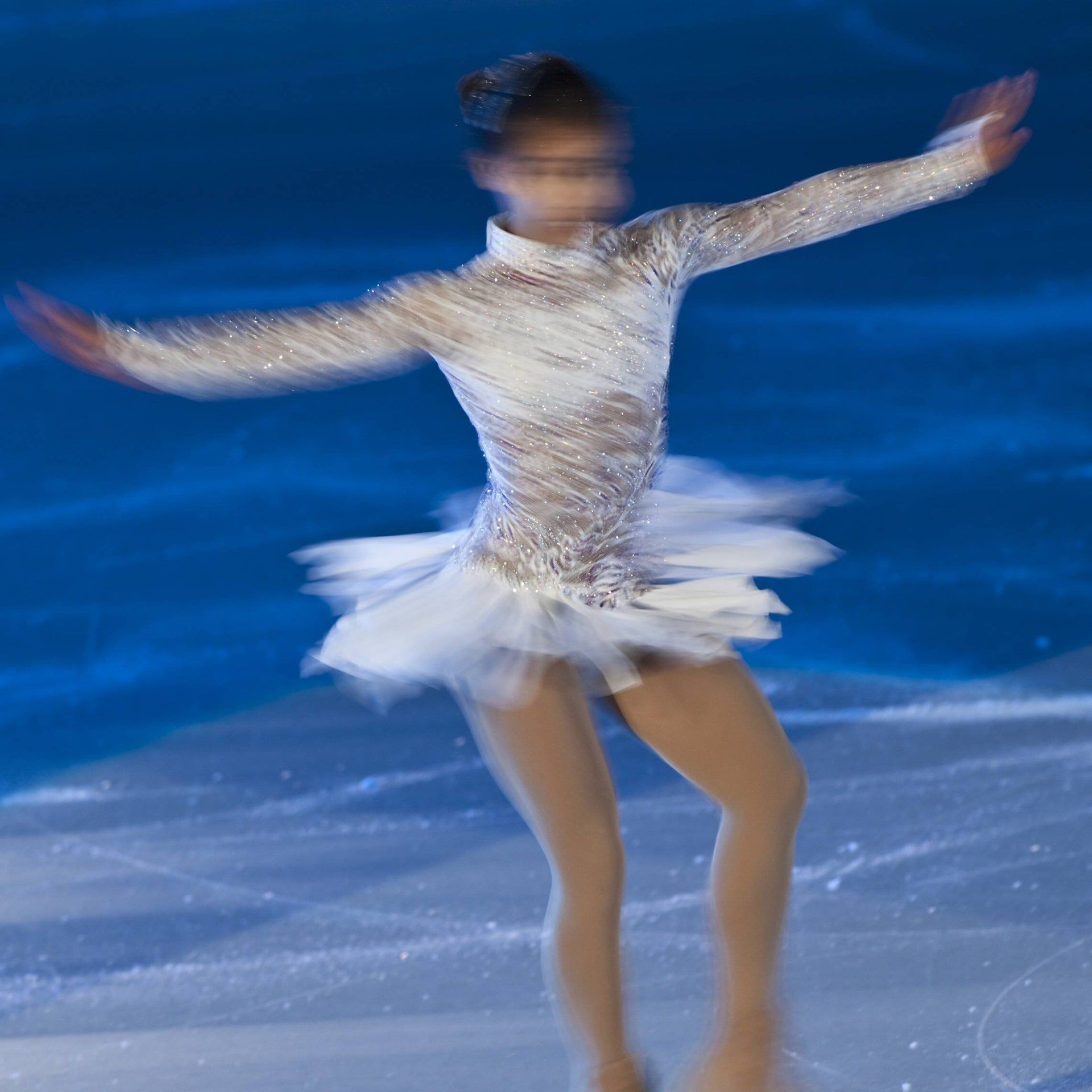 Warum wird Eisläufern bei schnellen Drehungen nicht schwindlig?