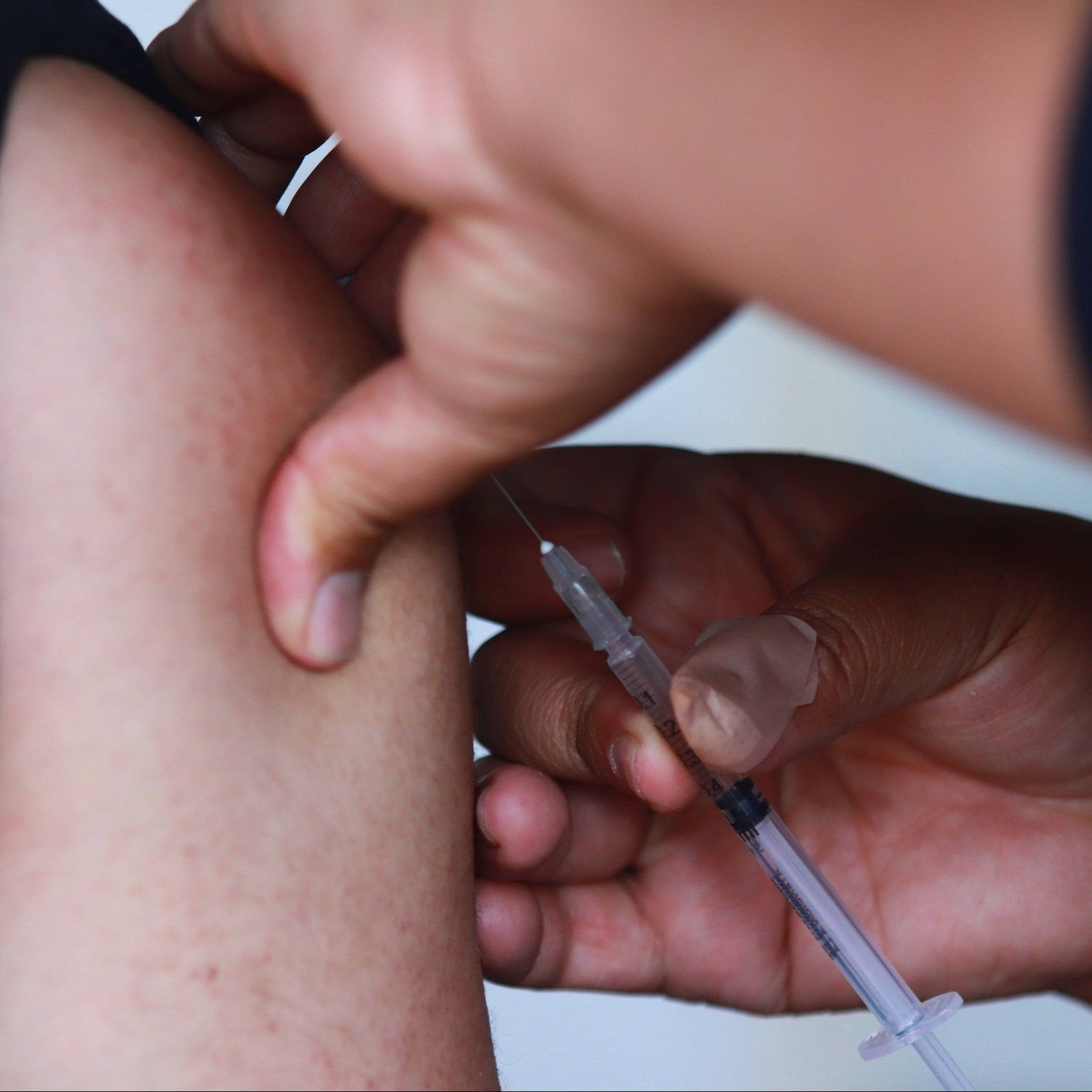 Was jeder über die Kombi-Impfung gegen Corona und Grippe wissen sollte