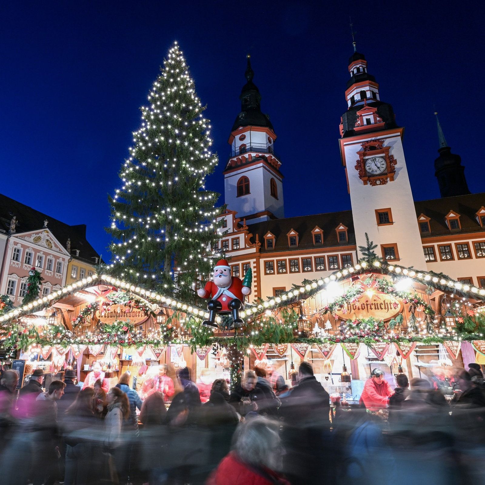 Weihnachtsmärkte zwischen Glühwein und Sicherheitskontrollen