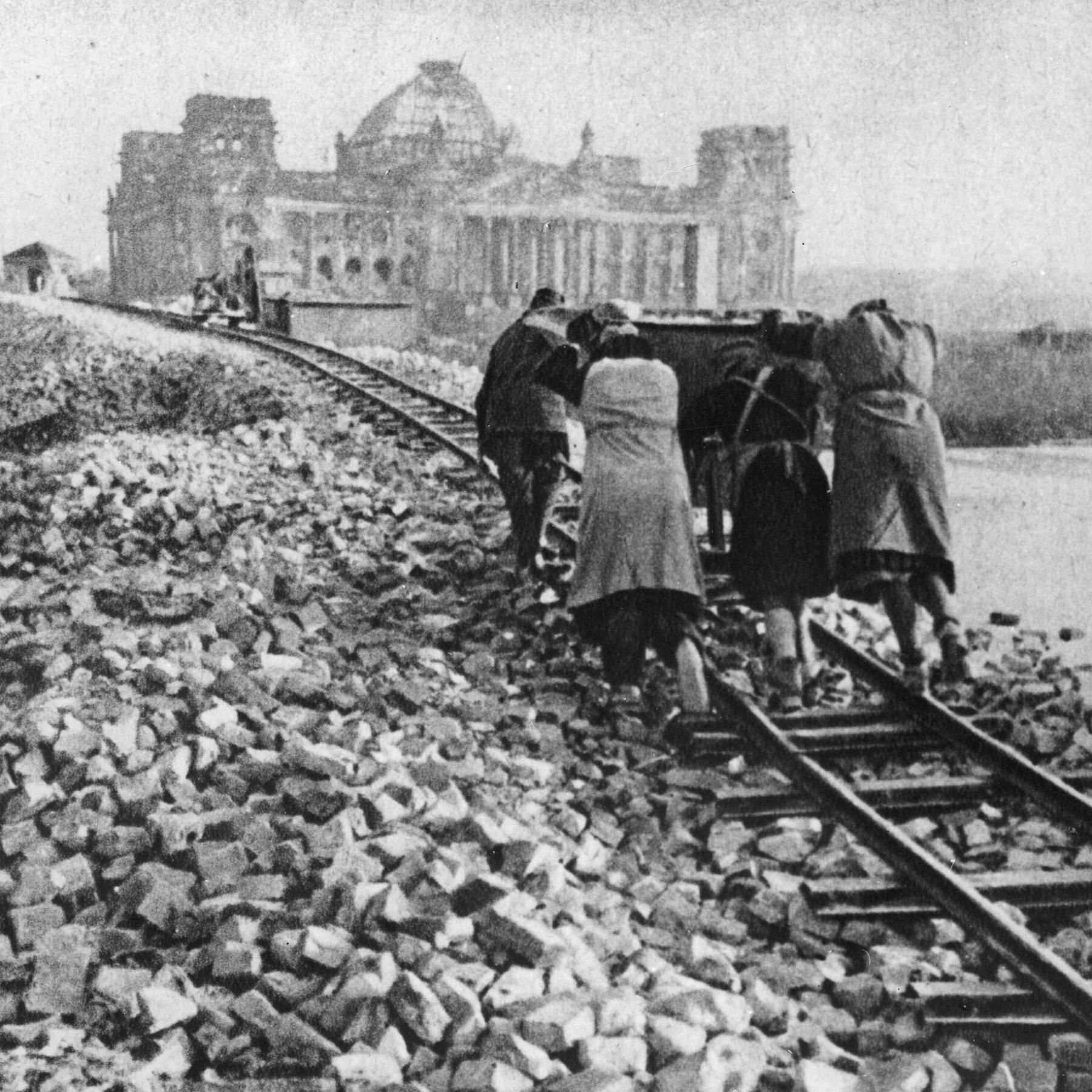 WESTDEUTSCHLAND NACH 1945 - Mythos Trümmerfrauen