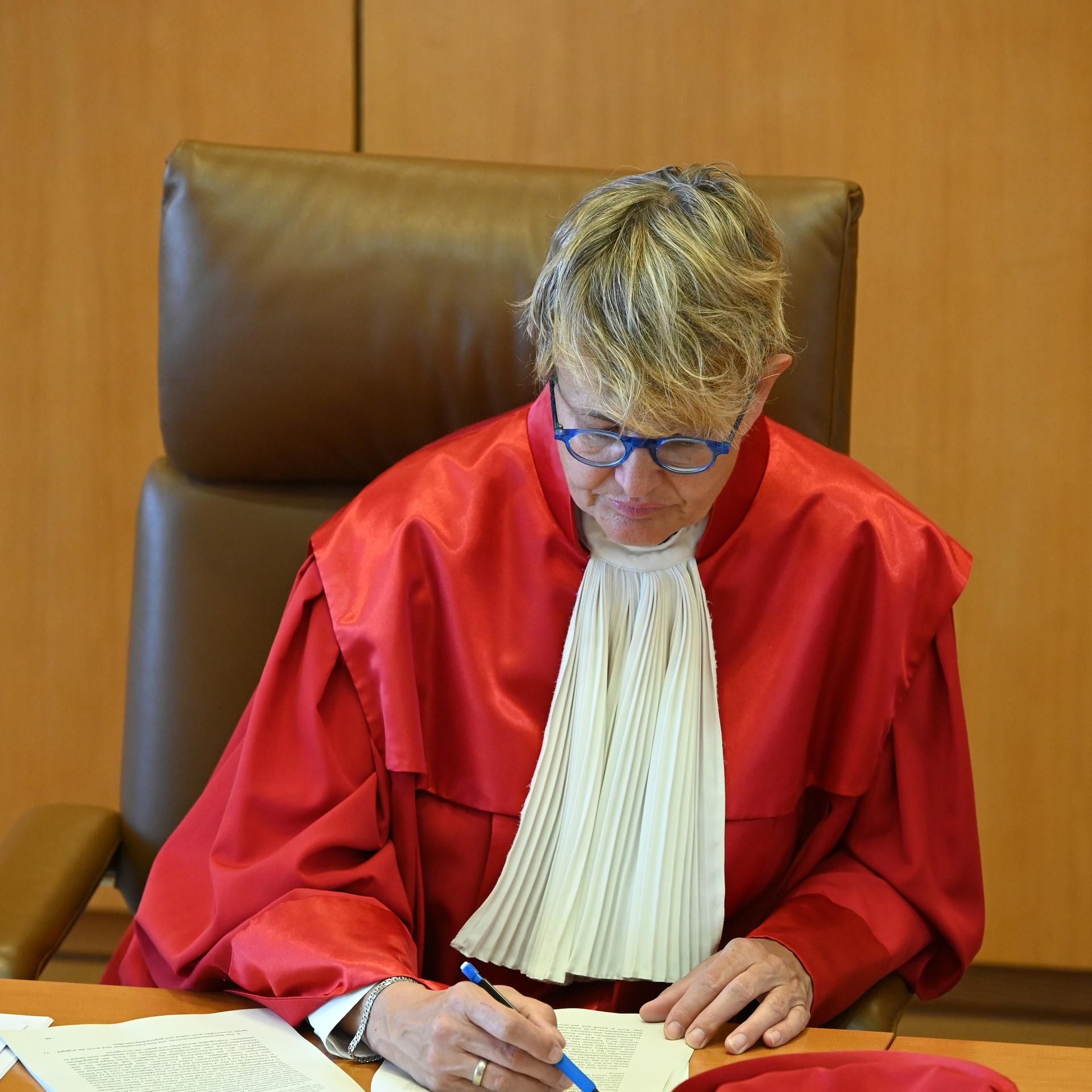 Wie resilient ist der Rechtsstaat? - Ex-Verfassungsrichterin: Feinde der Demokratie sind geschickter als früher