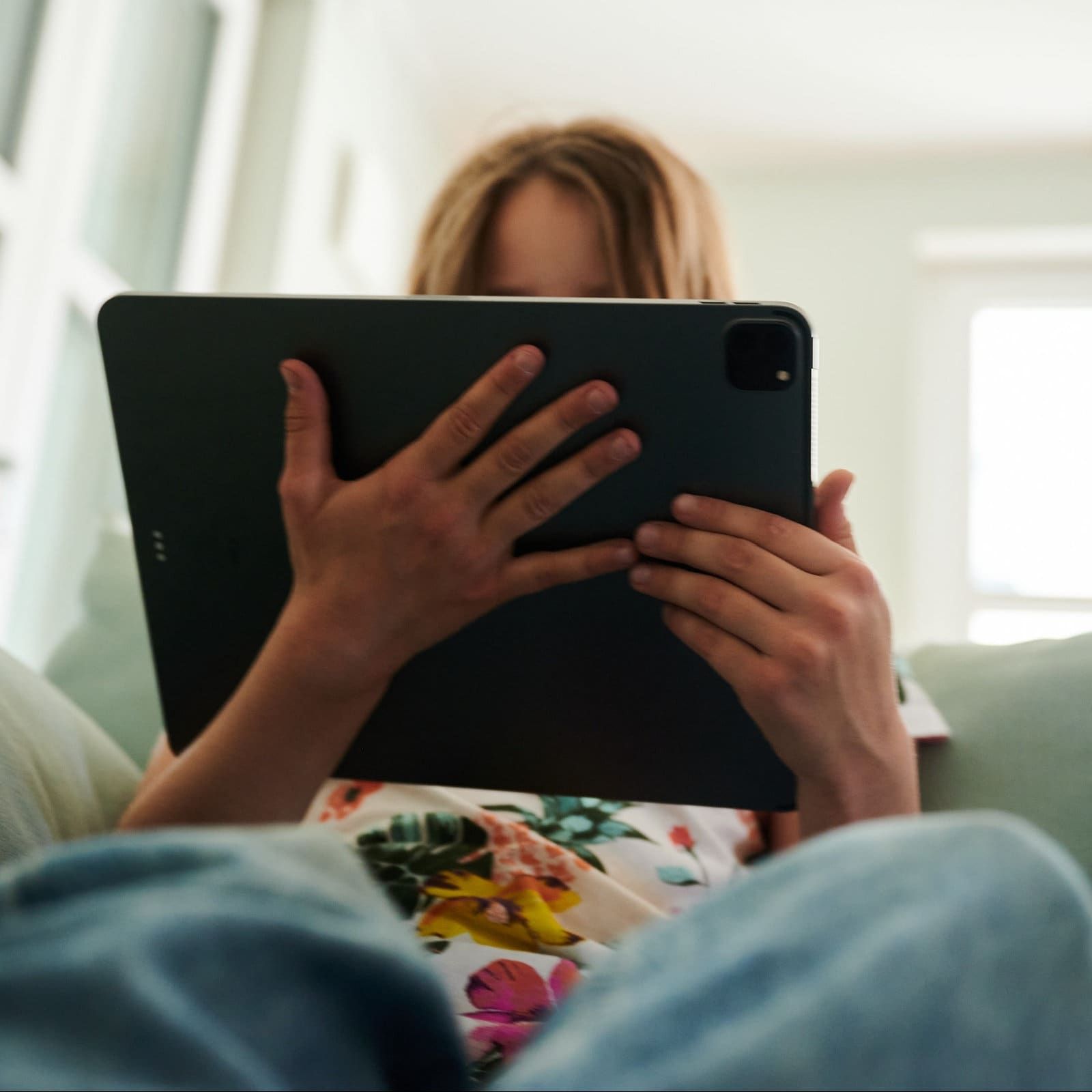 Wie schütze ich Kinder vor Missbrauch in Online-Netzwerken?