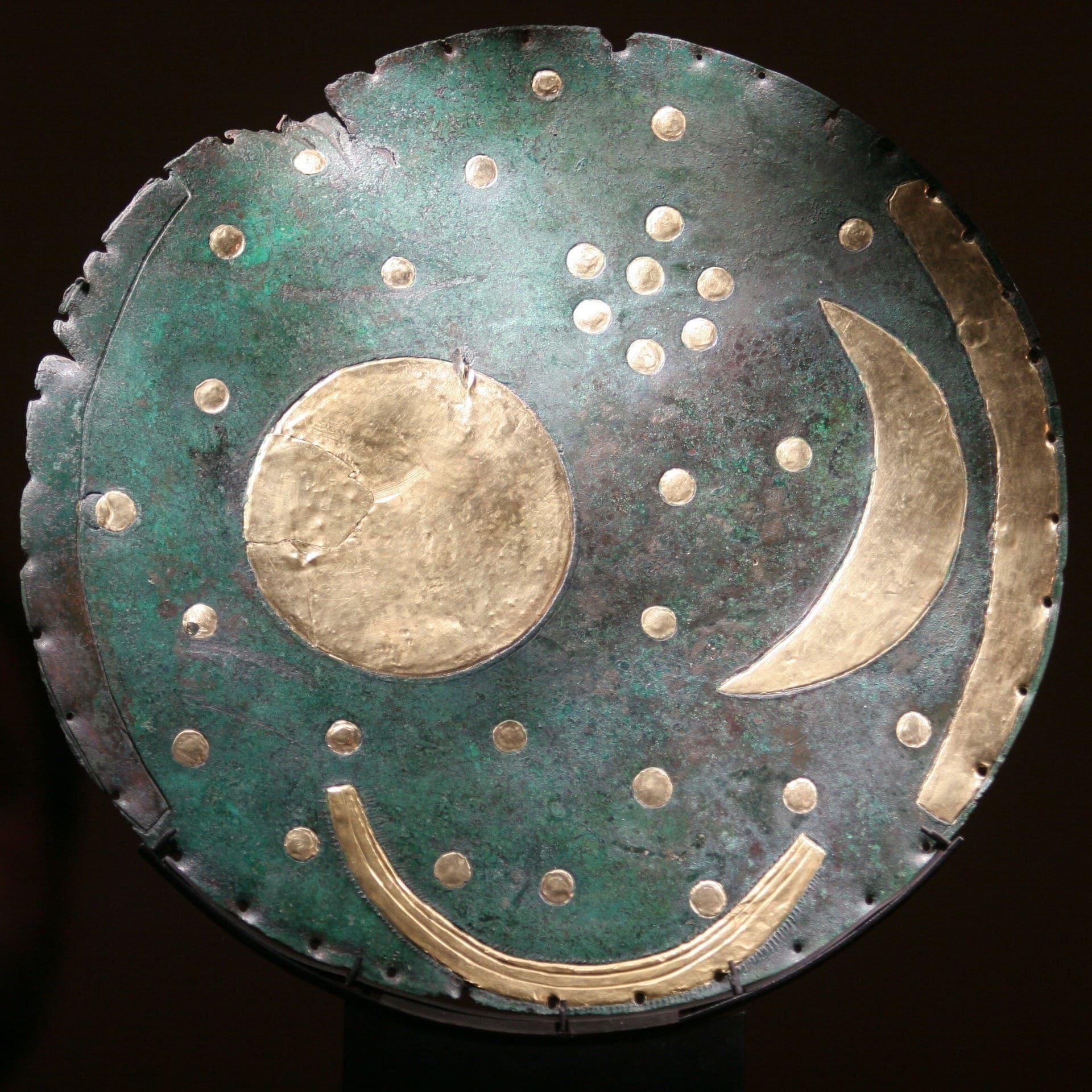 Wie wird das Alter von Metallen bestimmt – etwa das Gold bei der Himmelsscheibe von Nebra?