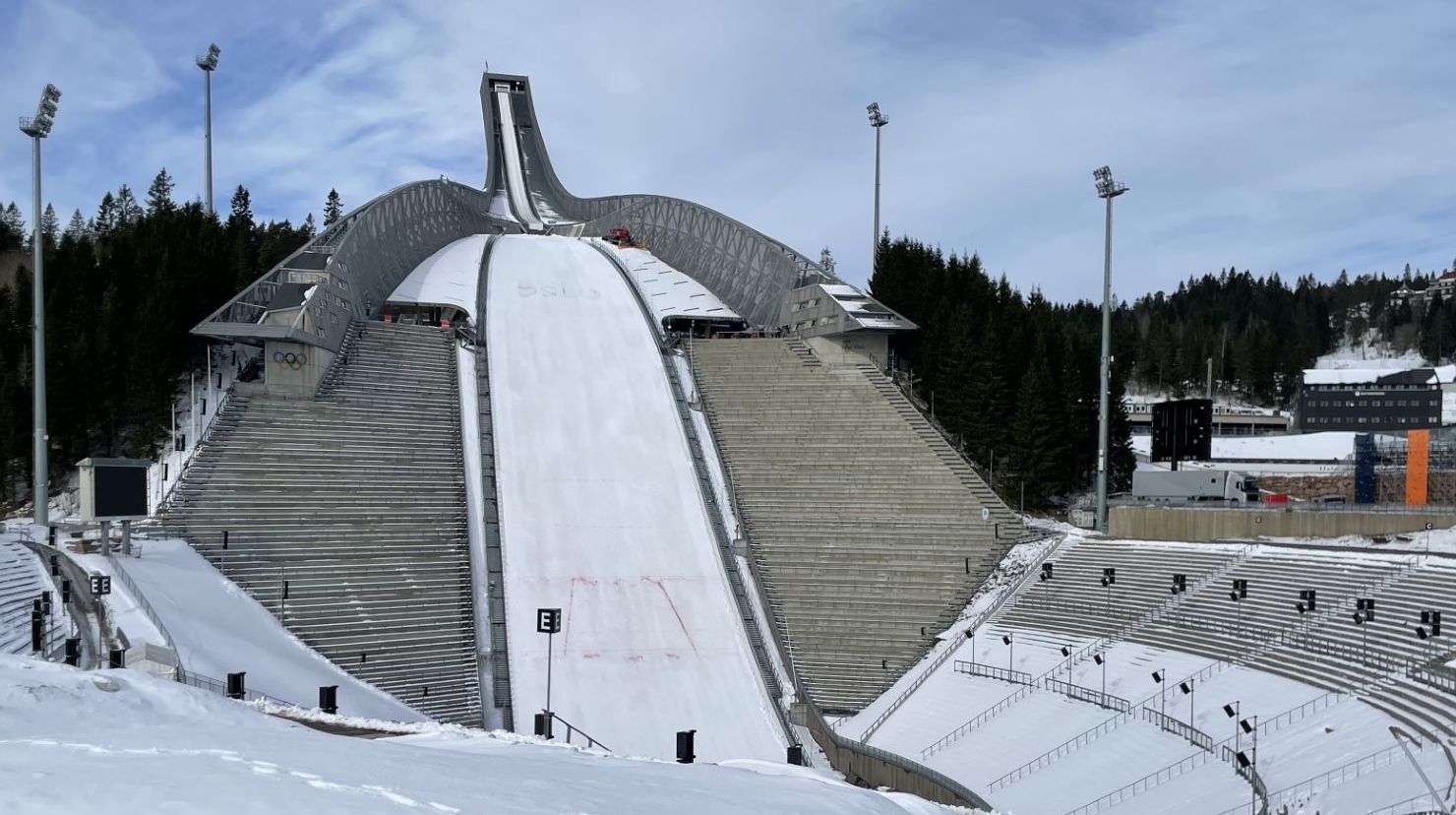 Windshow in Oslo: Die Raw Air macht ihrem Namen alle Ehre