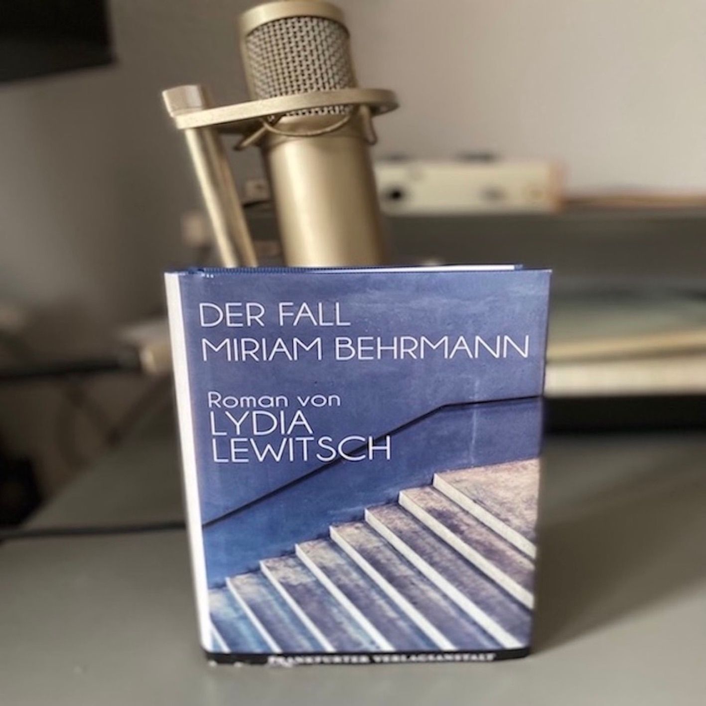 Wird Freiheit von Lehre und Forschung beeinflußt durch die Anpassung an das Mittelmaß an Universitäten? - Episode 11 mit der Autorin und Philosophin Lydia Lewitsch