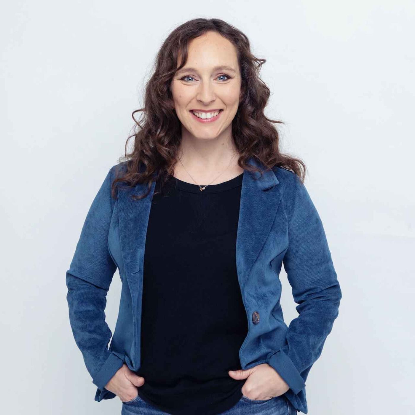 WW406: Zwischen Teleskop und Raumanzug – mit Astrophysikerin Dr. Suzanna Randall