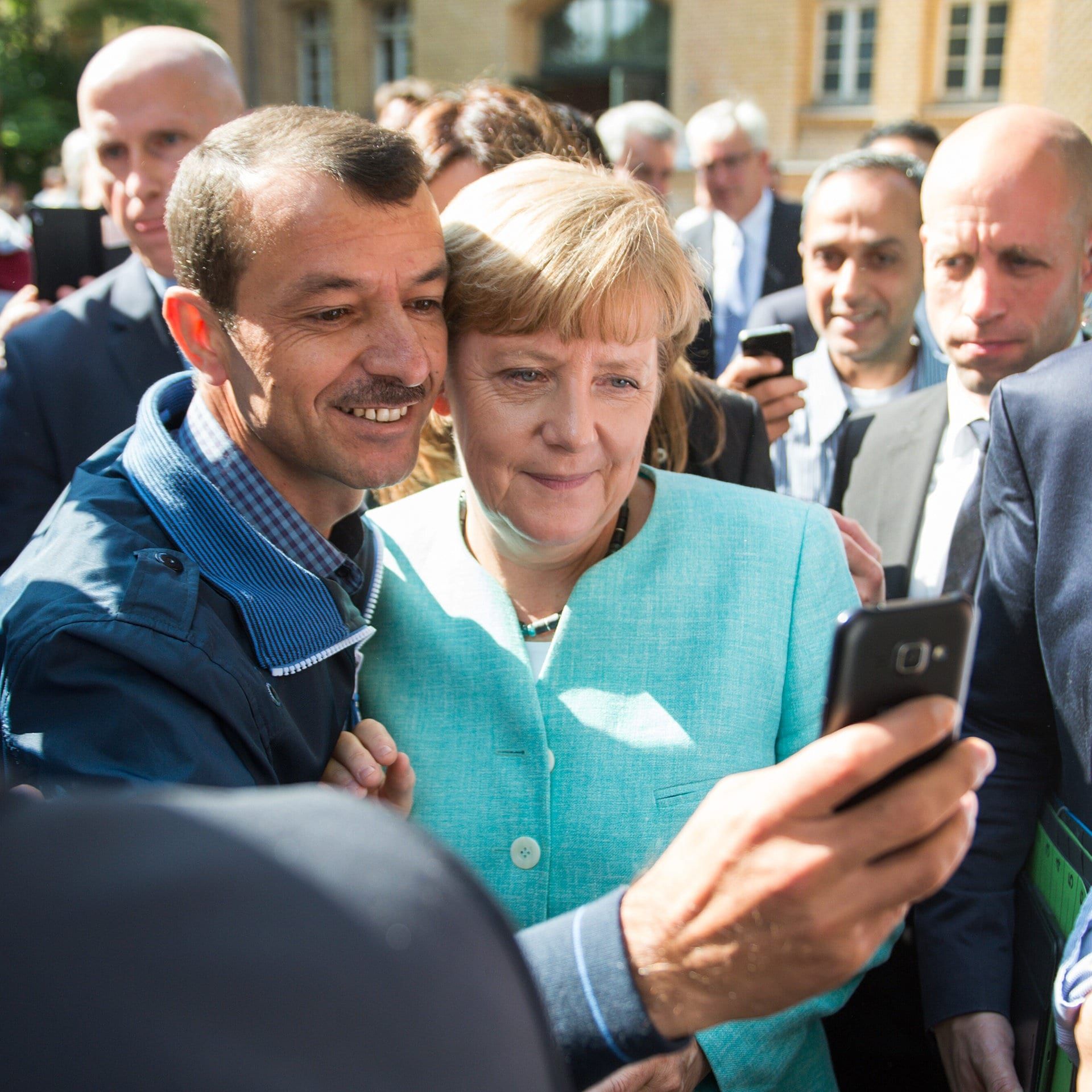 Zehn Jahre nach „Wir schaffen das“ – Ist die Integration gelungen?